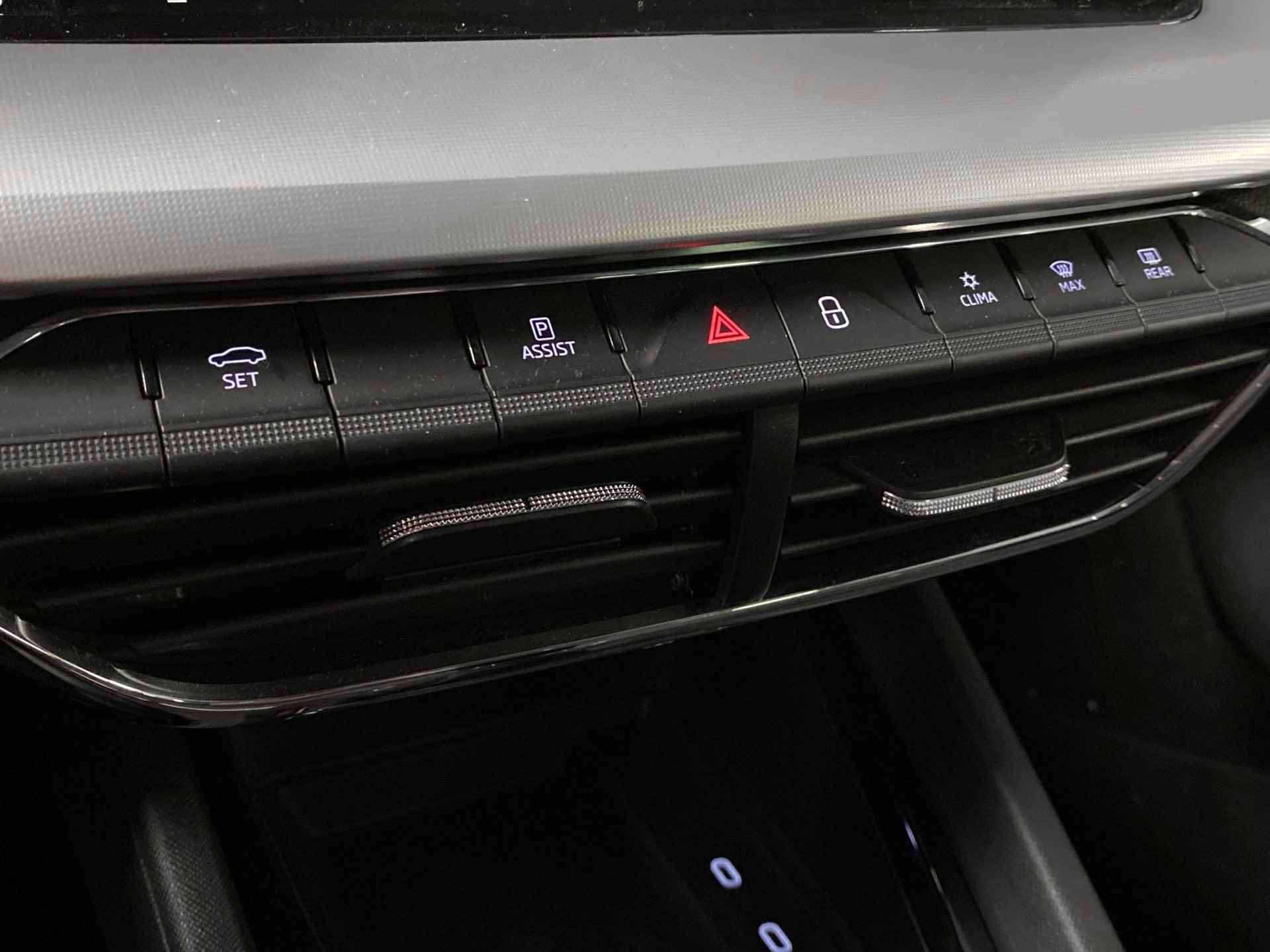 Škoda Octavia Combi 1.0 110pk TSI Style / Parkeersensoren voor & achter / Getinte ramen / Keyless Entry & Start - 18/33