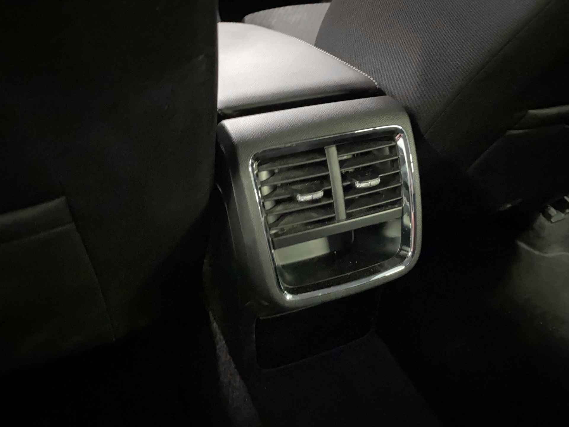 Škoda Octavia Combi 1.0 110pk TSI Style / Parkeersensoren voor & achter / Getinte ramen / Keyless Entry & Start - 25/33