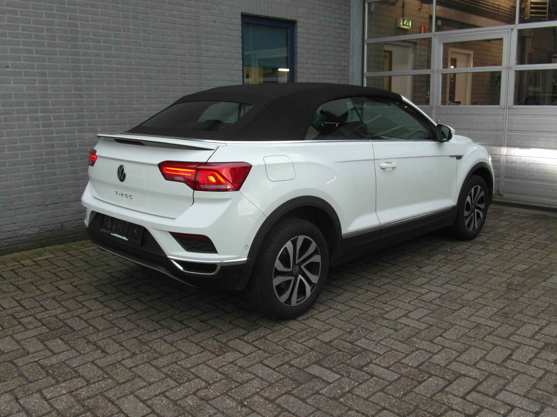 Volkswagen T-Roc Cabrio 1.5 TSI Life Active Inclusief Afleveringskosten - 3/31