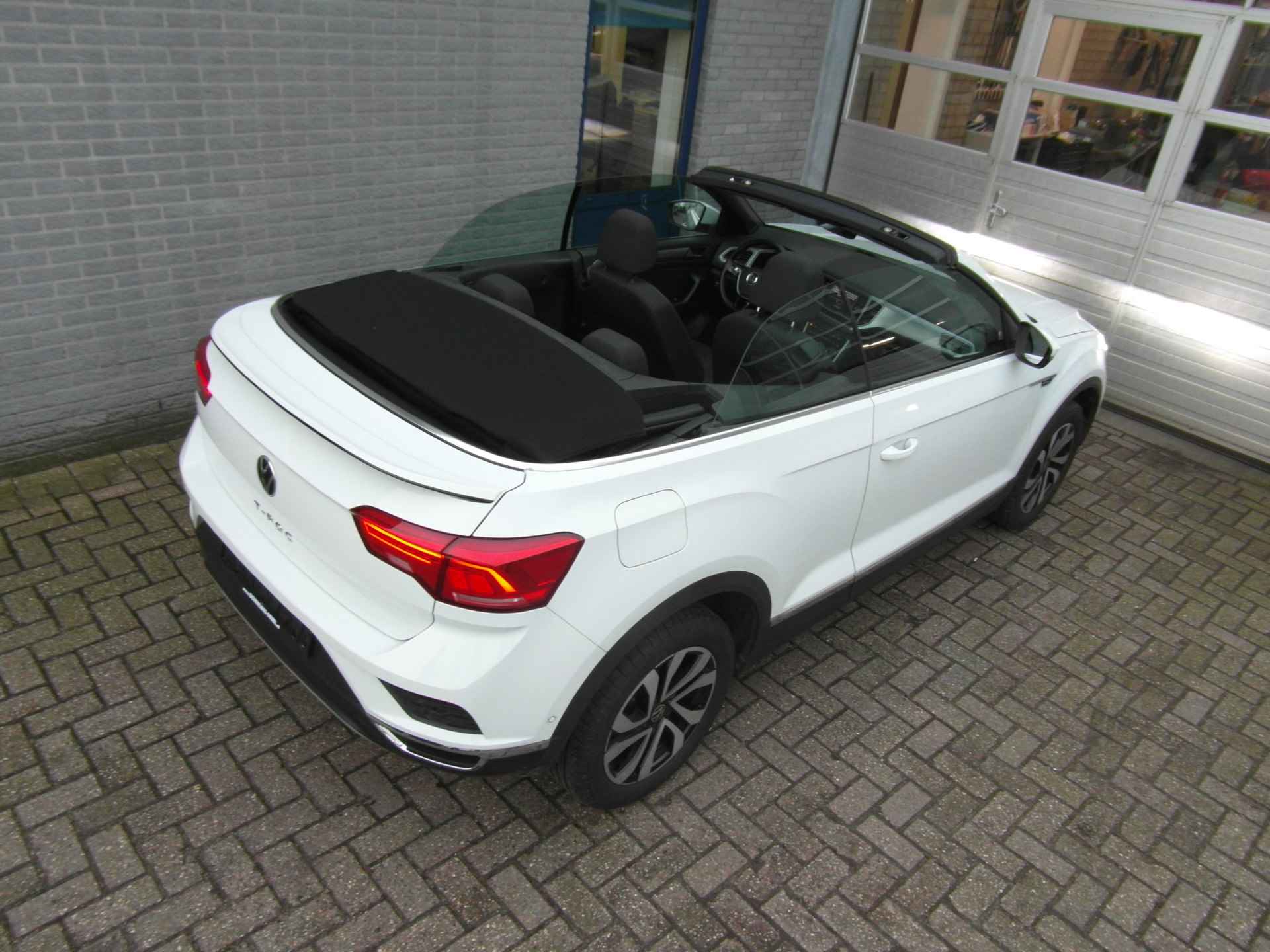 Volkswagen T-Roc Cabrio 1.5 TSI Life Active Inclusief Afleveringskosten - 4/31