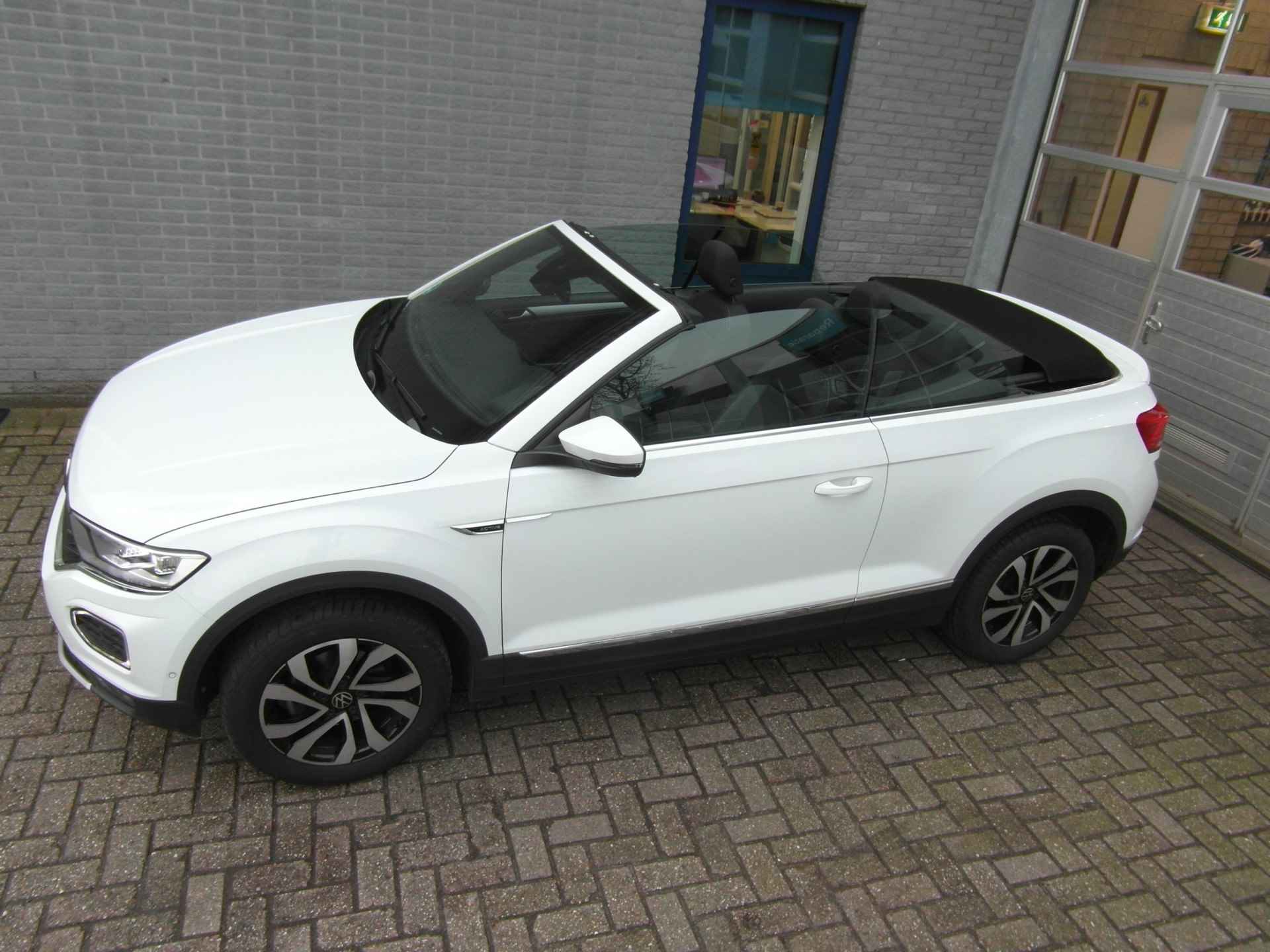 Volkswagen T-Roc Cabrio 1.5 TSI Life Active Inclusief Afleveringskosten - 9/31