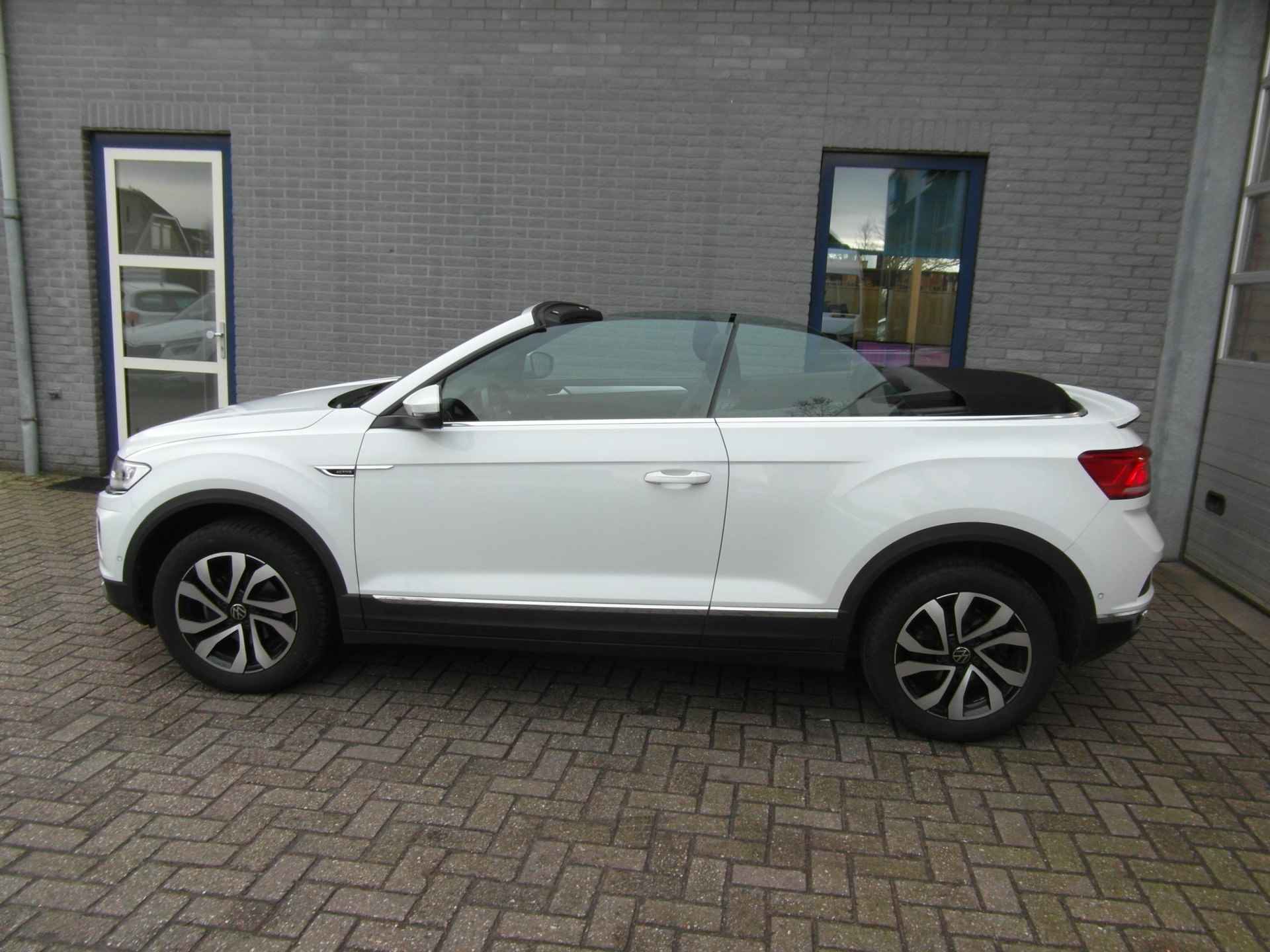 Volkswagen T-Roc Cabrio 1.5 TSI Life Active Inclusief Afleveringskosten - 10/31