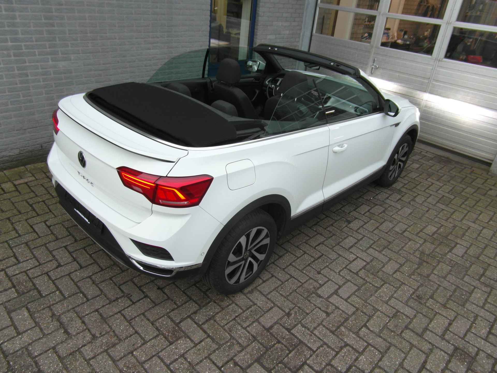 Volkswagen T-Roc Cabrio 1.5 TSI Life Active Inclusief Afleveringskosten - 11/31