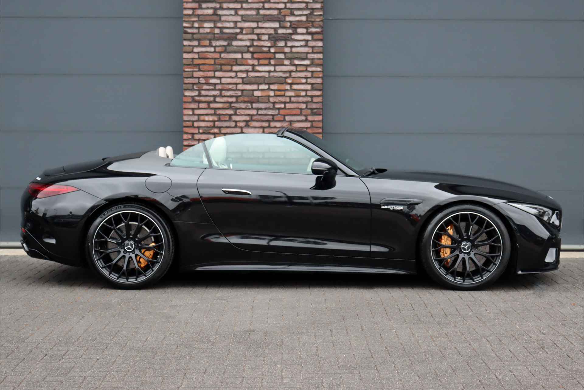 Mercedes-Benz SL-Klasse Roadster AMG 63 4MATIC+ Aut9 | V8-pakket | Achterasbesturing | Keramisch | Carbon | Distronic+ | Massage | Stoelventilatie | Burmester | Nappa Leder | AMG Dynamic+ | Verwarmd Stuurwiel | HUD | - 12/45