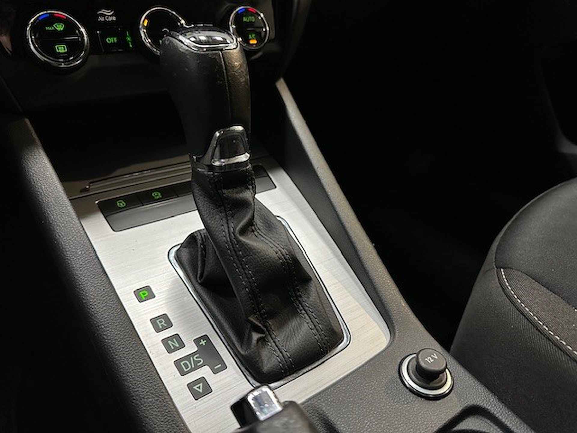 Škoda Octavia Combi 1.5 TSI Greentech Ambition Business | Trekhaak | Panoramadak | Apple Carplay | Navi | Isofix - 30/43