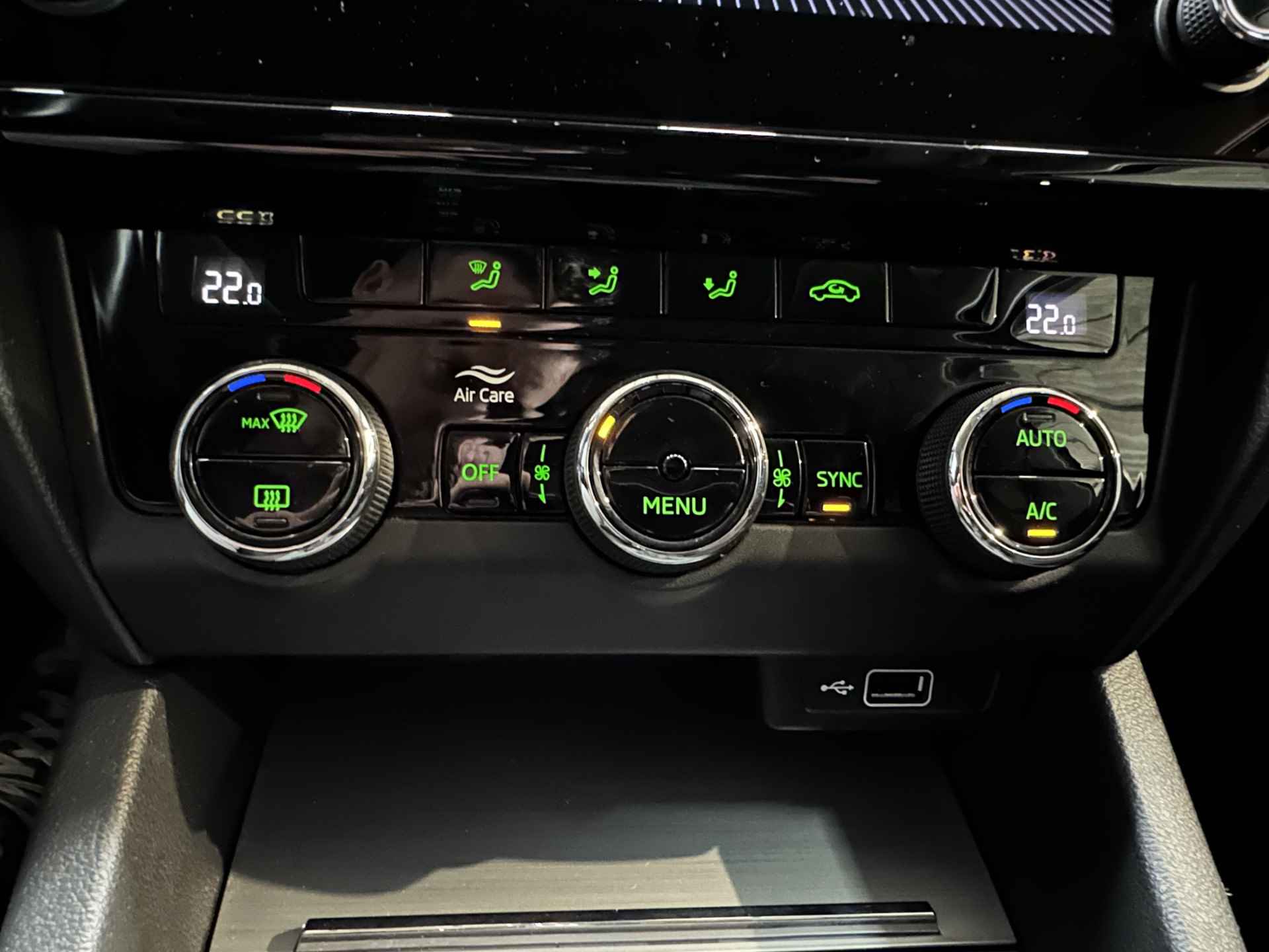 Škoda Octavia Combi 1.5 TSI Greentech Ambition Business | Trekhaak | Panoramadak | Apple Carplay | Navi | Isofix - 31/43