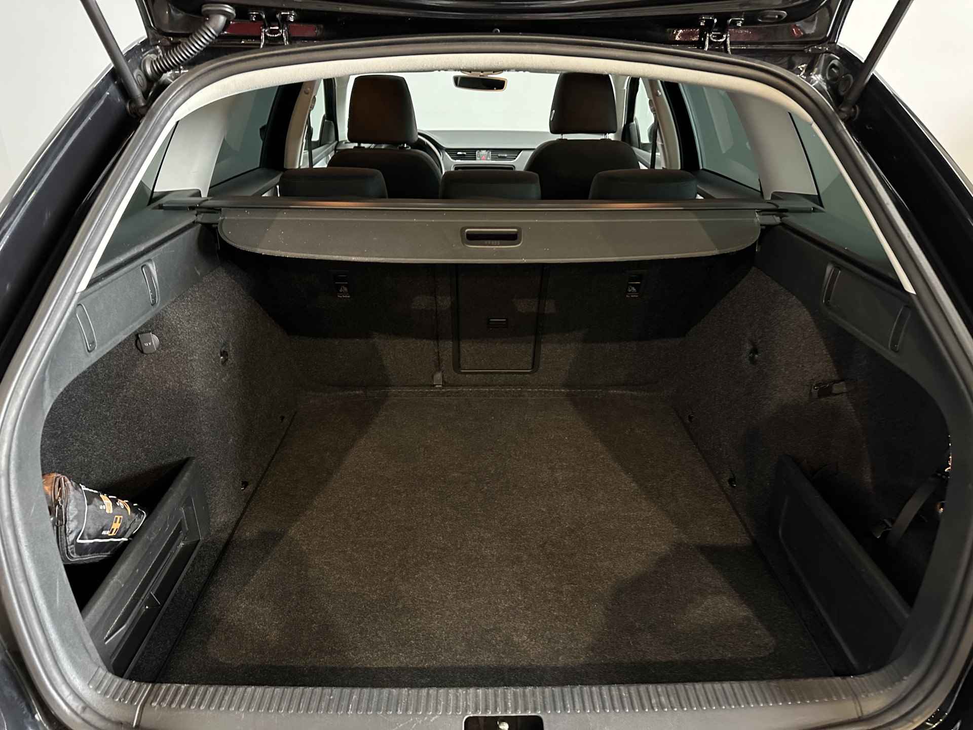 Škoda Octavia Combi 1.5 TSI Greentech Ambition Business | Trekhaak | Panoramadak | Apple Carplay | Navi | Isofix - 40/43