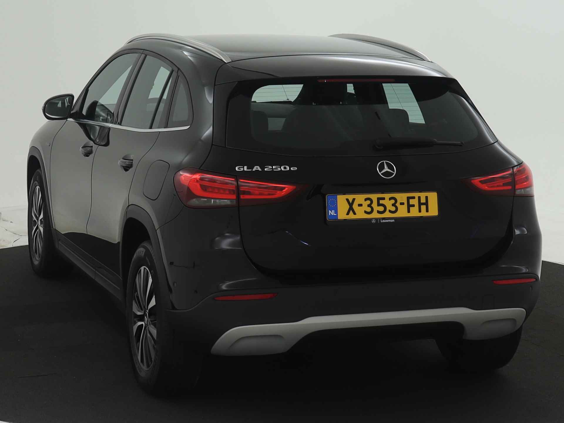 Mercedes-Benz GLA 250 e Plug In Hybride Style | Augmented Reality | Stoelverwarming | Navigatie | Car Play | DAB | Parkeersensoren | Inclusief 24 maanden Mercedes-Benz Certified garantie voor Europa. - 13/38