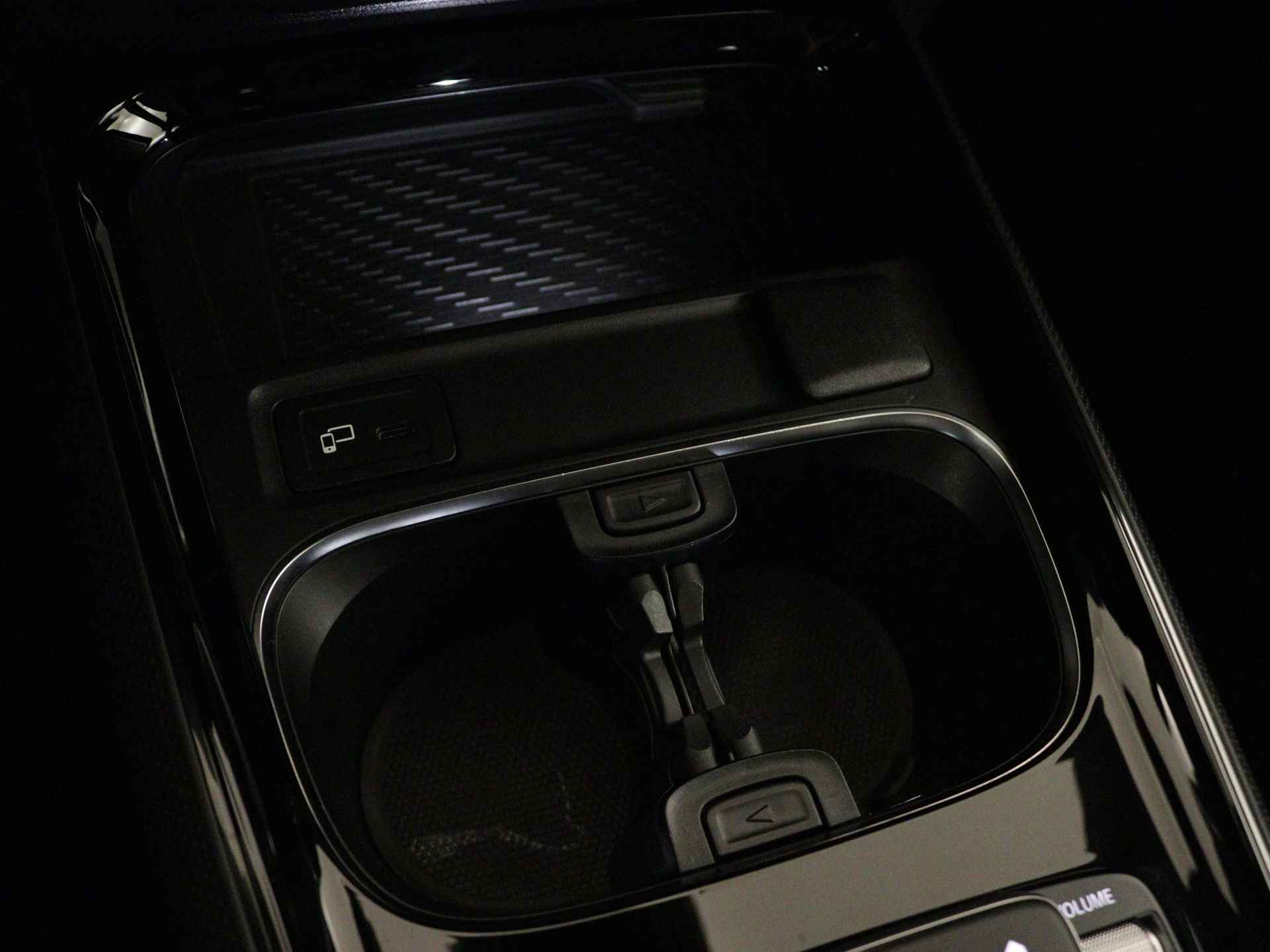 Mercedes-Benz GLA 250 e Plug In Hybride Style | Augmented Reality | Stoelverwarming | Navigatie | Car Play | DAB | Parkeersensoren | Inclusief 24 maanden Mercedes-Benz Certified garantie voor Europa. - 29/38