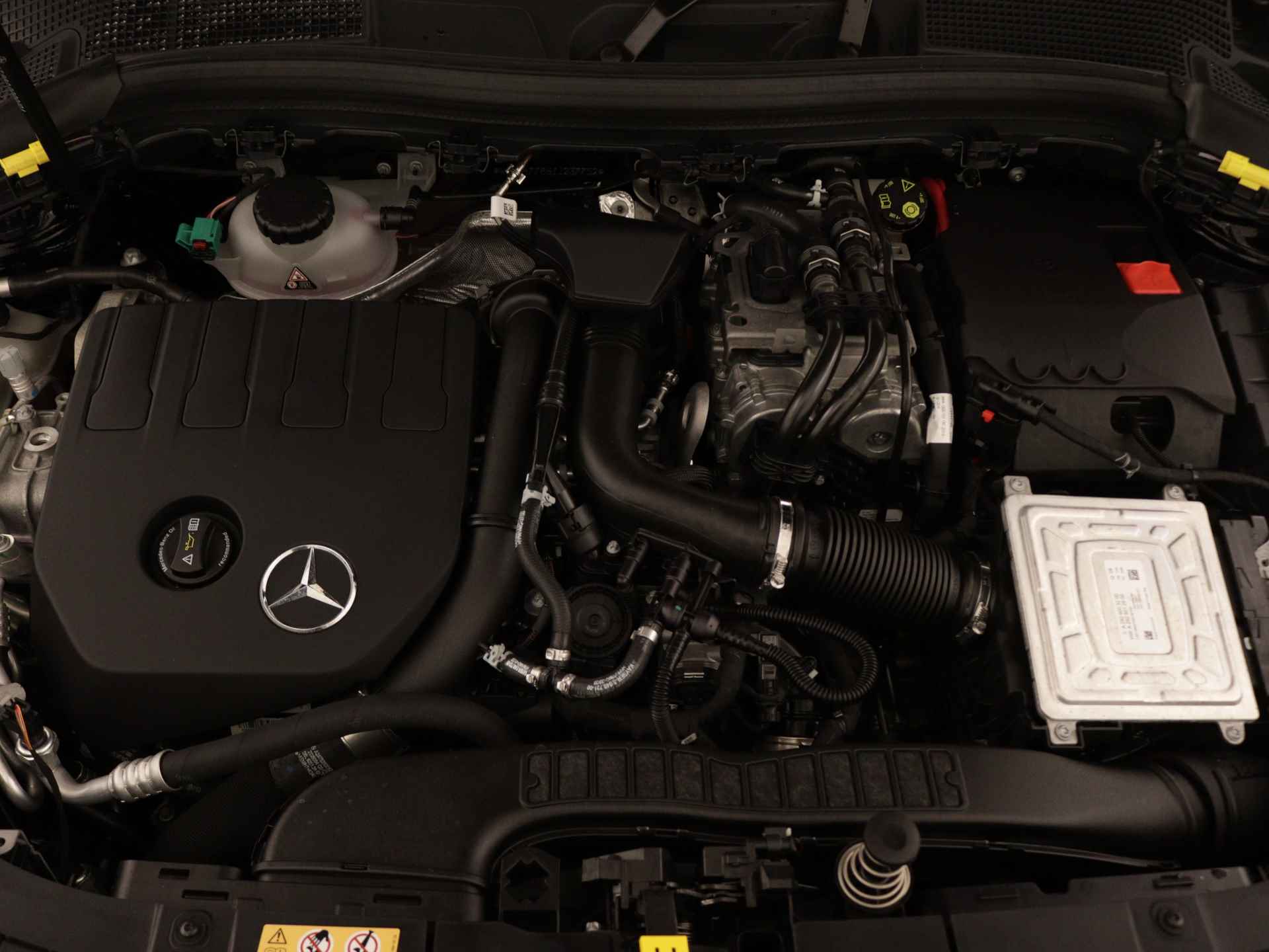 Mercedes-Benz GLA 250 e Plug In Hybride Style | Augmented Reality | Stoelverwarming | Navigatie | Car Play | DAB | Parkeersensoren | Inclusief 24 maanden Mercedes-Benz Certified garantie voor Europa. - 35/38