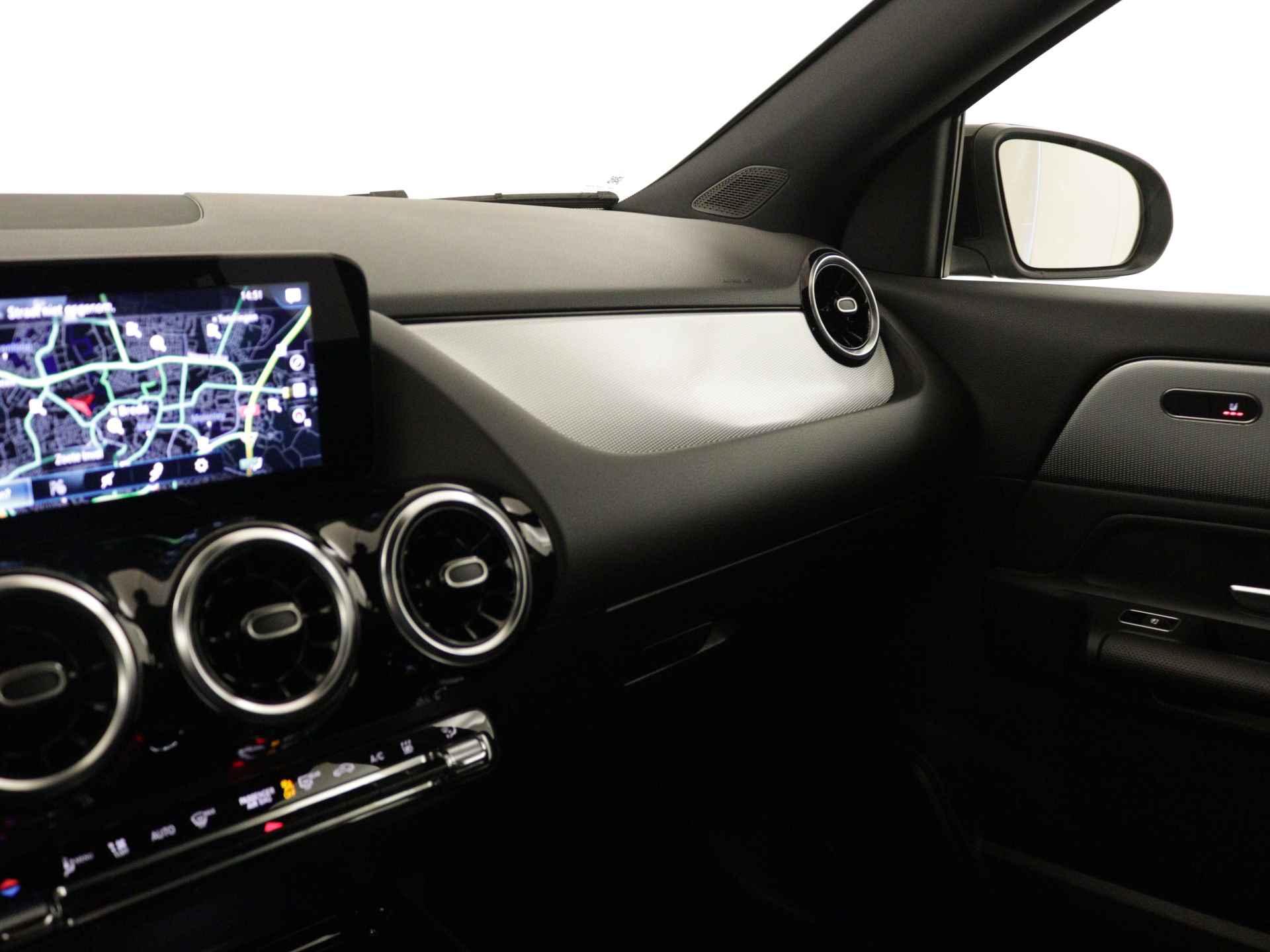 Mercedes-Benz GLA 250 e Plug In Hybride Style | Augmented Reality | Stoelverwarming | Navigatie | Car Play | DAB | Parkeersensoren | Inclusief 24 maanden Mercedes-Benz Certified garantie voor Europa. - 7/38