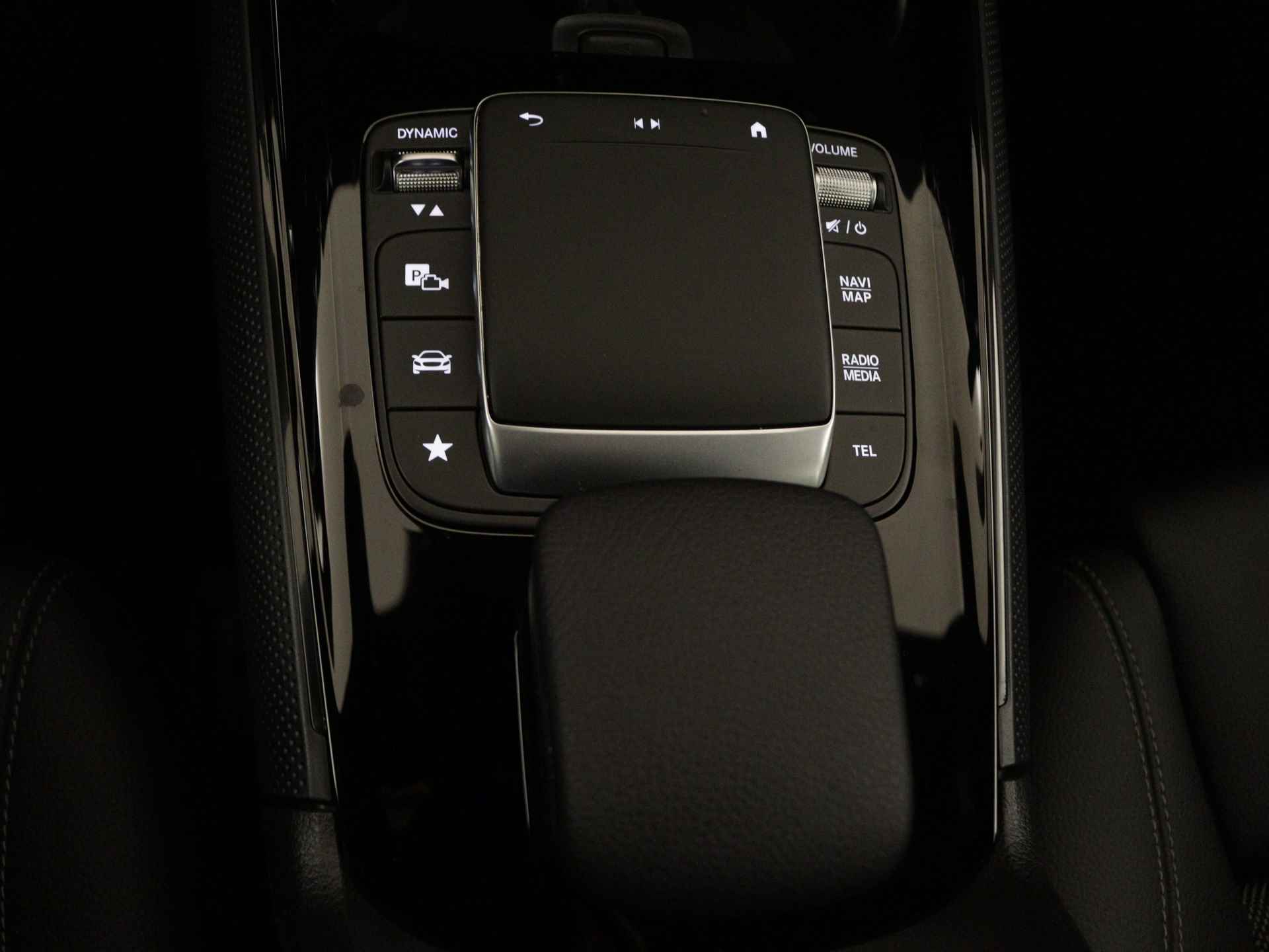 Mercedes-Benz GLA 250 e Plug In Hybride Style | Augmented Reality | Stoelverwarming | Navigatie | Car Play | DAB | Parkeersensoren | Inclusief 24 maanden Mercedes-Benz Certified garantie voor Europa. - 10/38