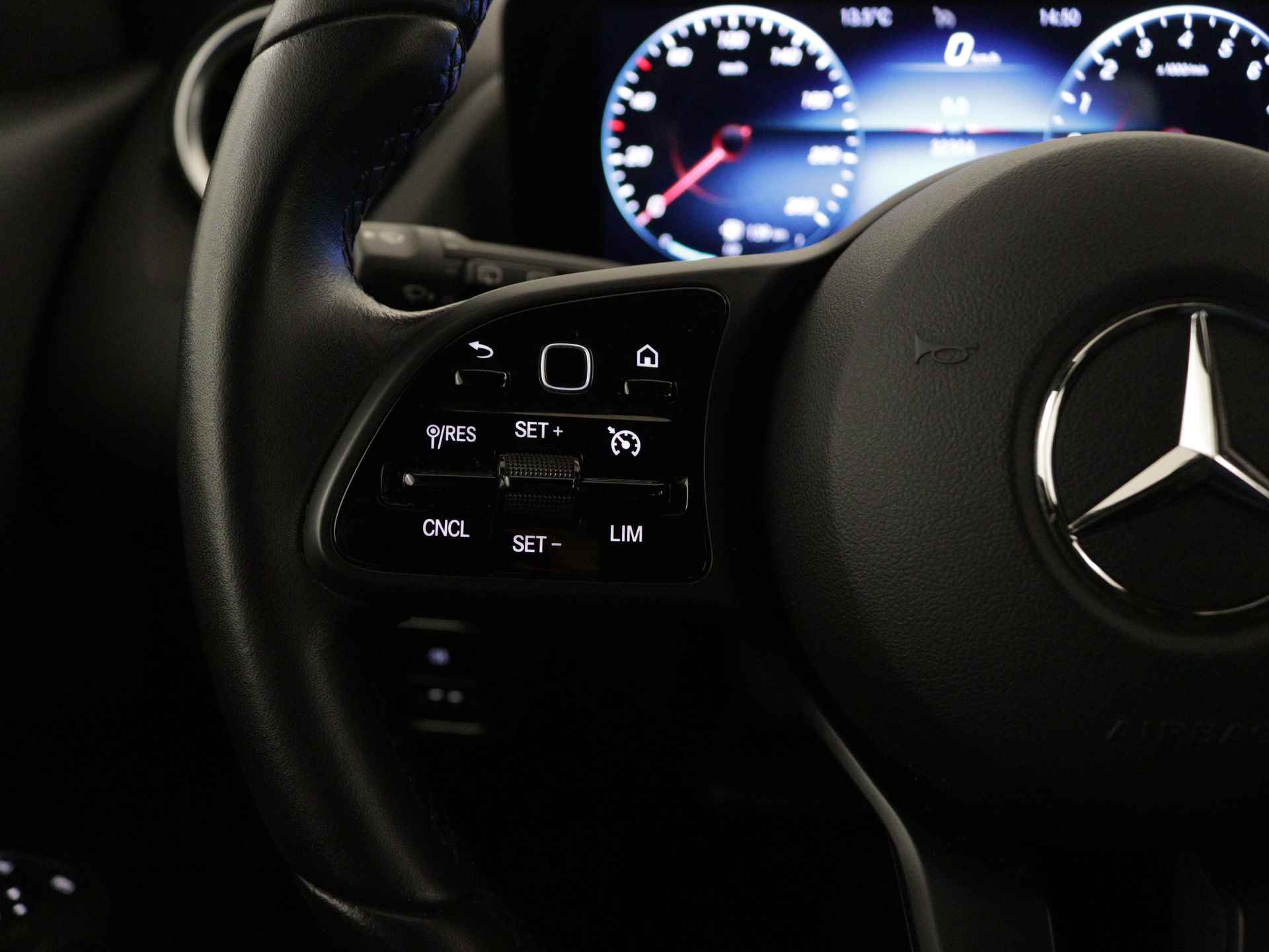 Mercedes-Benz GLA 250 e Plug In Hybride Style | Augmented Reality | Stoelverwarming | Navigatie | Car Play | DAB | Parkeersensoren | Inclusief 24 maanden Mercedes-Benz Certified garantie voor Europa. - 17/38