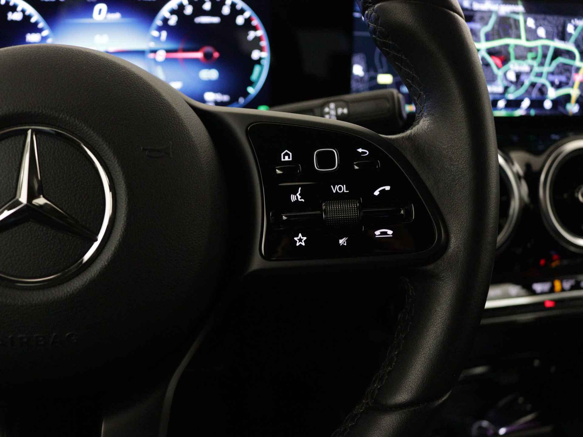 Mercedes-Benz GLA 250 e Plug In Hybride Style | Augmented Reality | Stoelverwarming | Navigatie | Car Play | DAB | Parkeersensoren | Inclusief 24 maanden Mercedes-Benz Certified garantie voor Europa. - 18/38