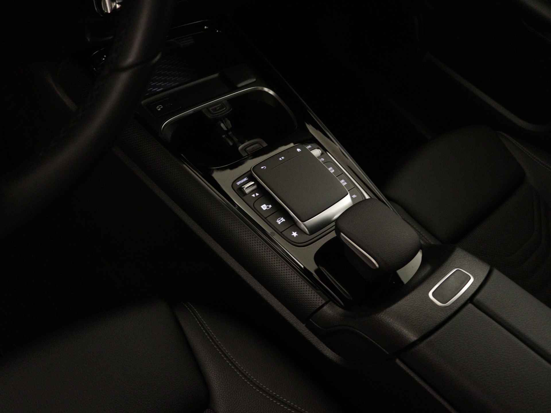 Mercedes-Benz GLA 250 e Plug In Hybride Style | Augmented Reality | Stoelverwarming | Navigatie | Car Play | DAB | Parkeersensoren | Inclusief 24 maanden Mercedes-Benz Certified garantie voor Europa. - 27/38