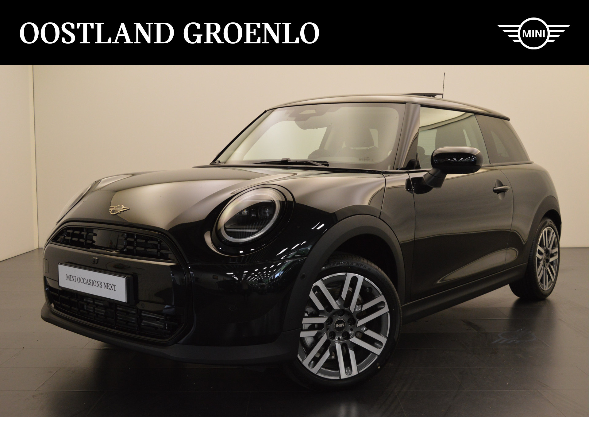 MINI Hatchback Cooper C Classic Automaat / Panoramadak / Parking Assistant Plus / LED / Head-Up / Comfort Access / Harman Kardon / Stoelverwarming