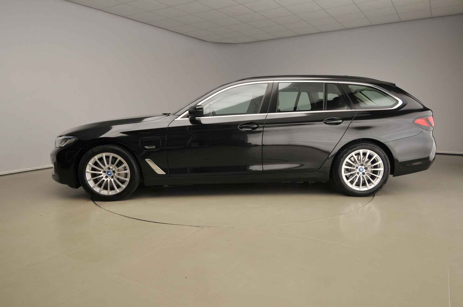 BMW 5-Serie Touring 520e | Laserlicht | Leder | Navigatie | Trekhaak | Comfortzetels | Stoelverwarming | DAB | Alu 18 inch - 3/52