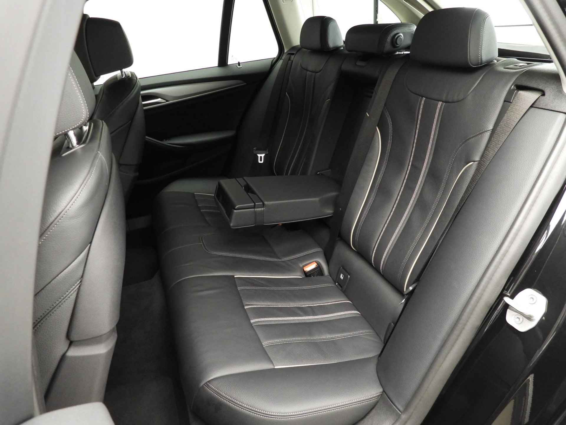 BMW 5-Serie Touring 520e | Laserlicht | Leder | Navigatie | Trekhaak | Comfortzetels | Stoelverwarming | DAB | Alu 18 inch - 9/52