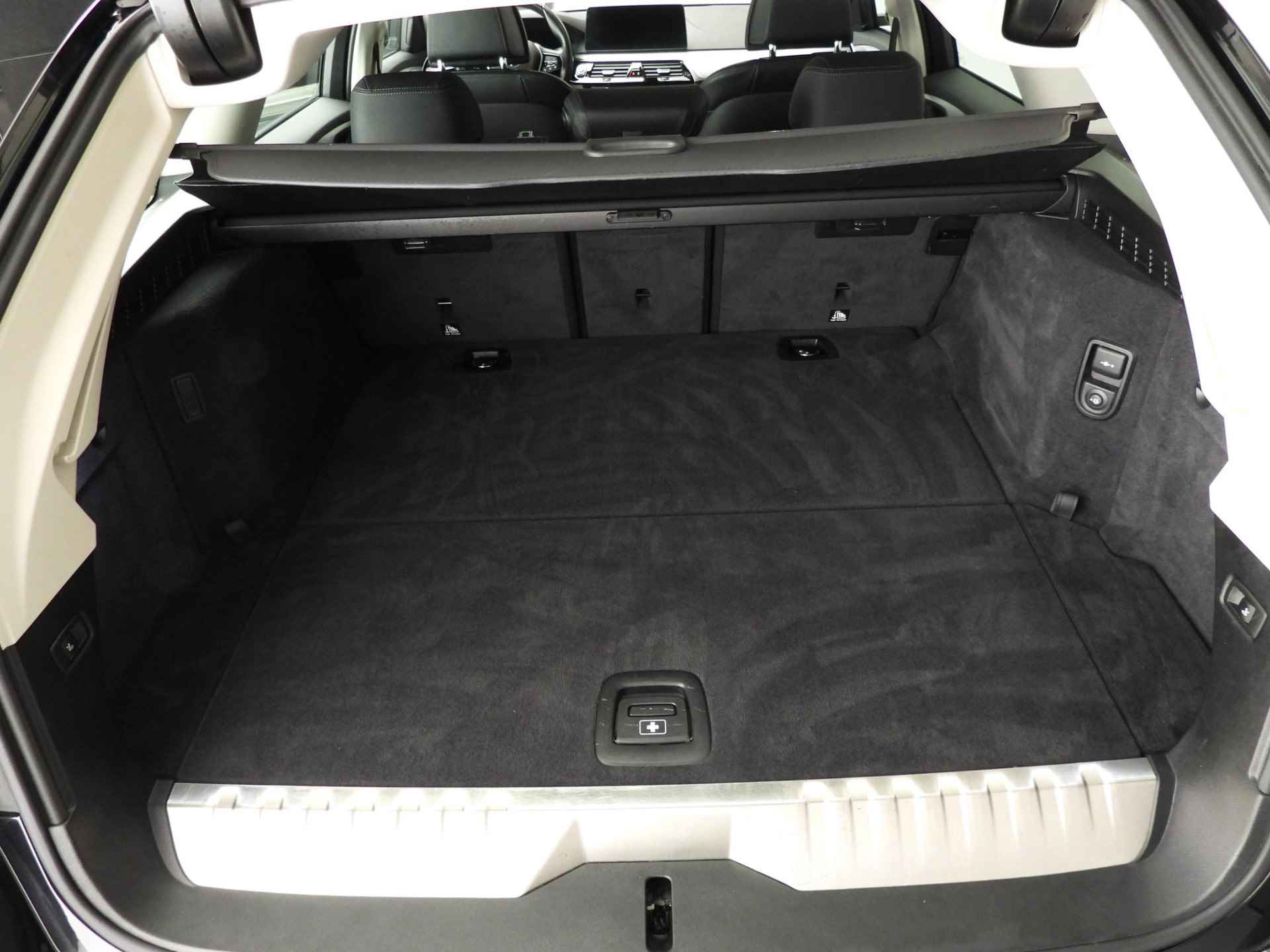 BMW 5-Serie Touring 520e | Laserlicht | Leder | Navigatie | Trekhaak | Comfortzetels | Stoelverwarming | DAB | Alu 18 inch - 10/52