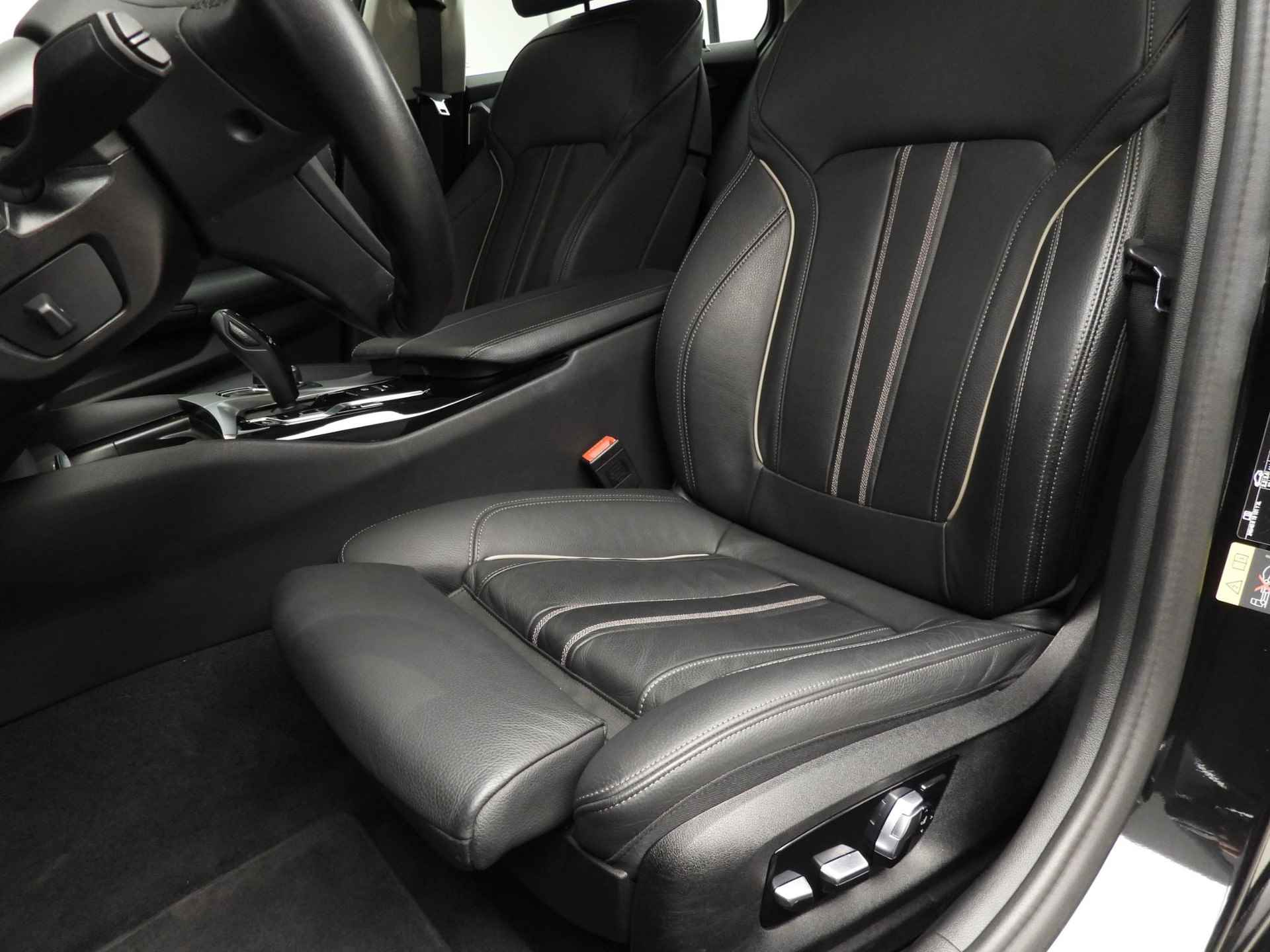 BMW 5-Serie Touring 520e | Laserlicht | Leder | Navigatie | Trekhaak | Comfortzetels | Stoelverwarming | DAB | Alu 18 inch - 29/52