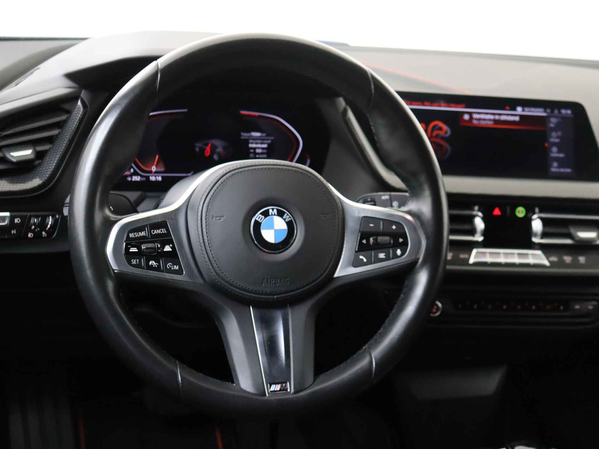 BMW 1-serie 118i Executive Edition Automaat | Navigatie | Sportstoelen | M-Stuurwiel - 6/31