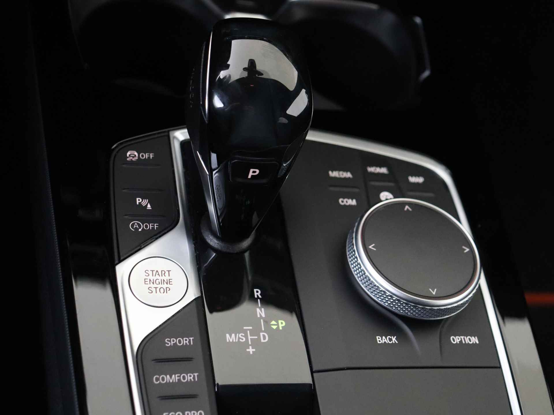 BMW 1-serie 118i Executive Edition Automaat | Navigatie | Sportstoelen | M-Stuurwiel - 19/31