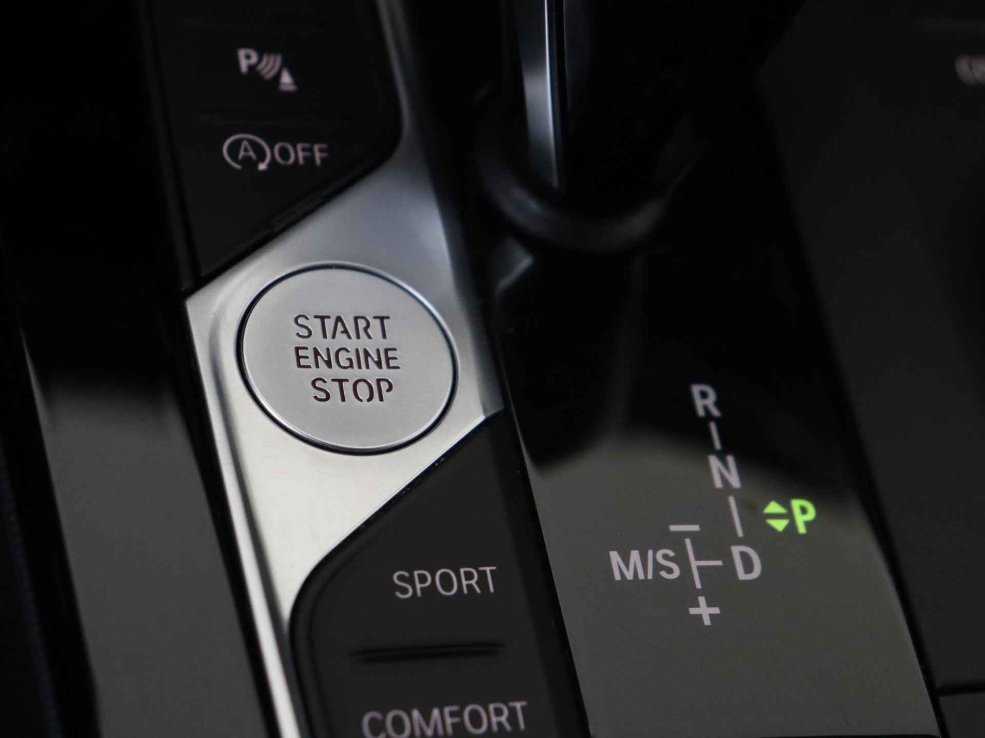 BMW 1-serie 118i Executive Edition Automaat | Navigatie | Sportstoelen | M-Stuurwiel - 23/31