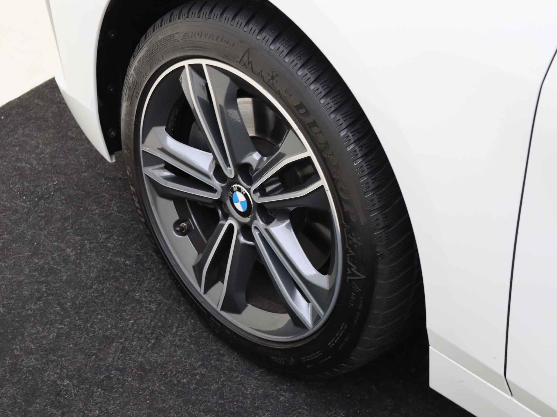 BMW 1-serie 118i Executive Edition Automaat | Navigatie | Sportstoelen | M-Stuurwiel - 31/31