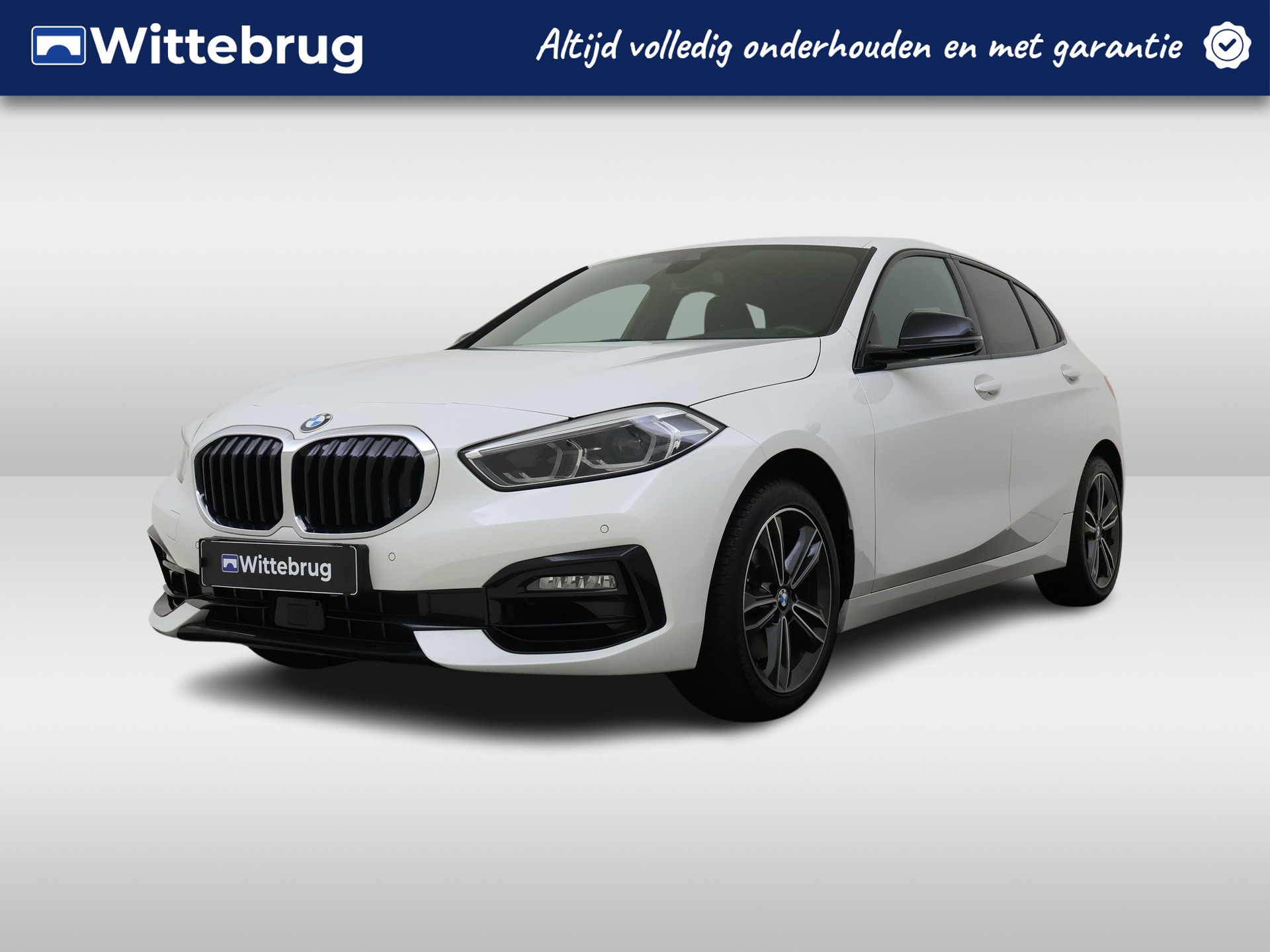 BMW 1-serie 118i Executive Edition Automaat | Navigatie | Sportstoelen | M-Stuurwiel bij viaBOVAG.nl