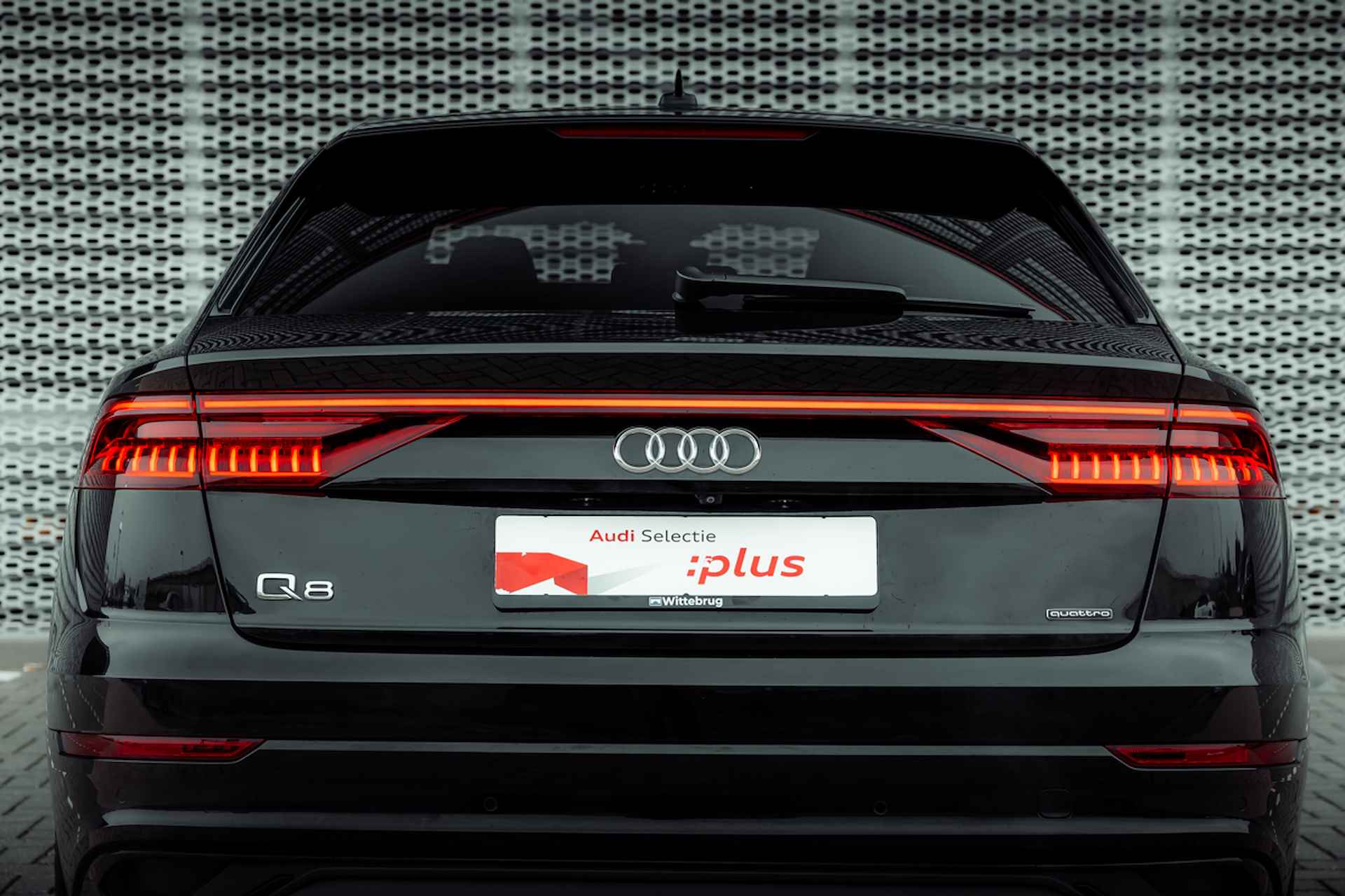 Audi Q8 55 TFSI e 381pk quattro S Line | Panoramadak | S-sportstoelen | Leder met ruitstiksel | Bang & Olufsen | 22" LM velgen | Optiek zwart | Trekhaak | Tour & Parking - 12/35