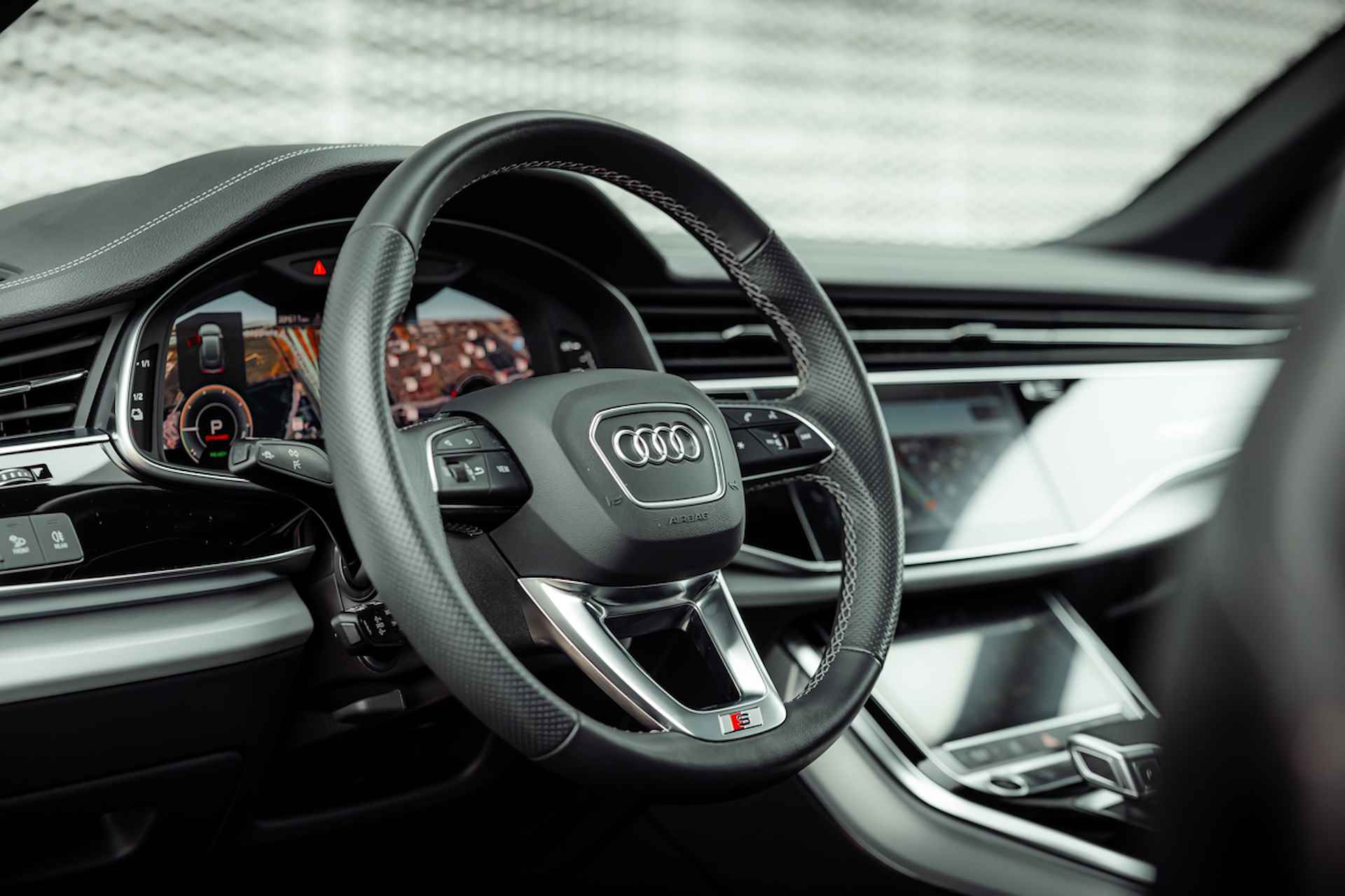 Audi Q8 55 TFSI e 381pk quattro S Line | Panoramadak | S-sportstoelen | Leder met ruitstiksel | Bang & Olufsen | 22" LM velgen | Optiek zwart | Trekhaak | Tour & Parking - 20/35