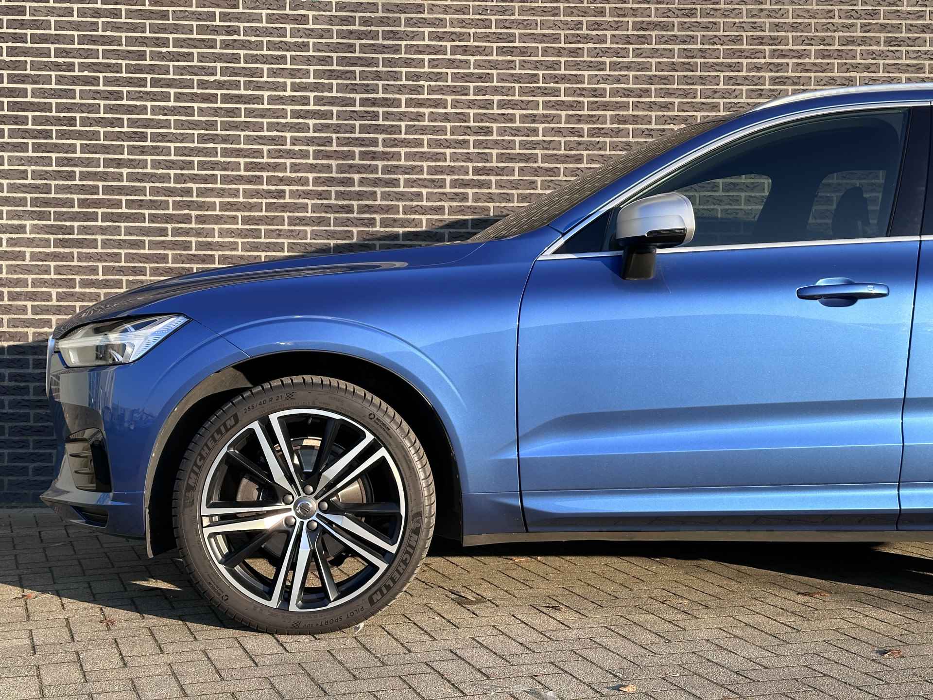 Volvo XC60 2.0 D4 AWD R-Design | Navigatie | Keyless | Apple CarPlay / Android Auto - 6/47