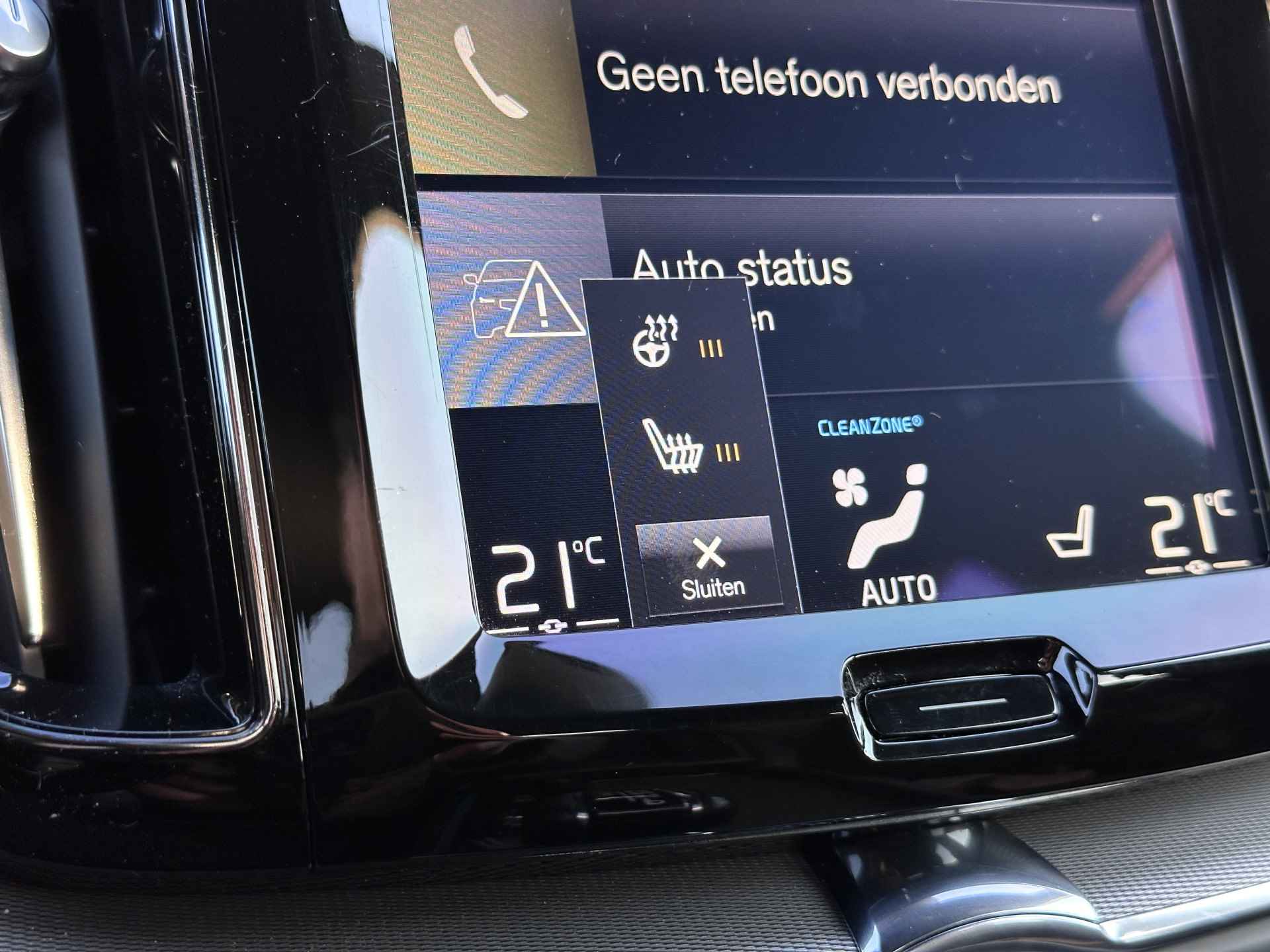 Volvo XC60 2.0 D4 AWD R-Design | Navigatie | Keyless | Apple CarPlay / Android Auto - 32/47