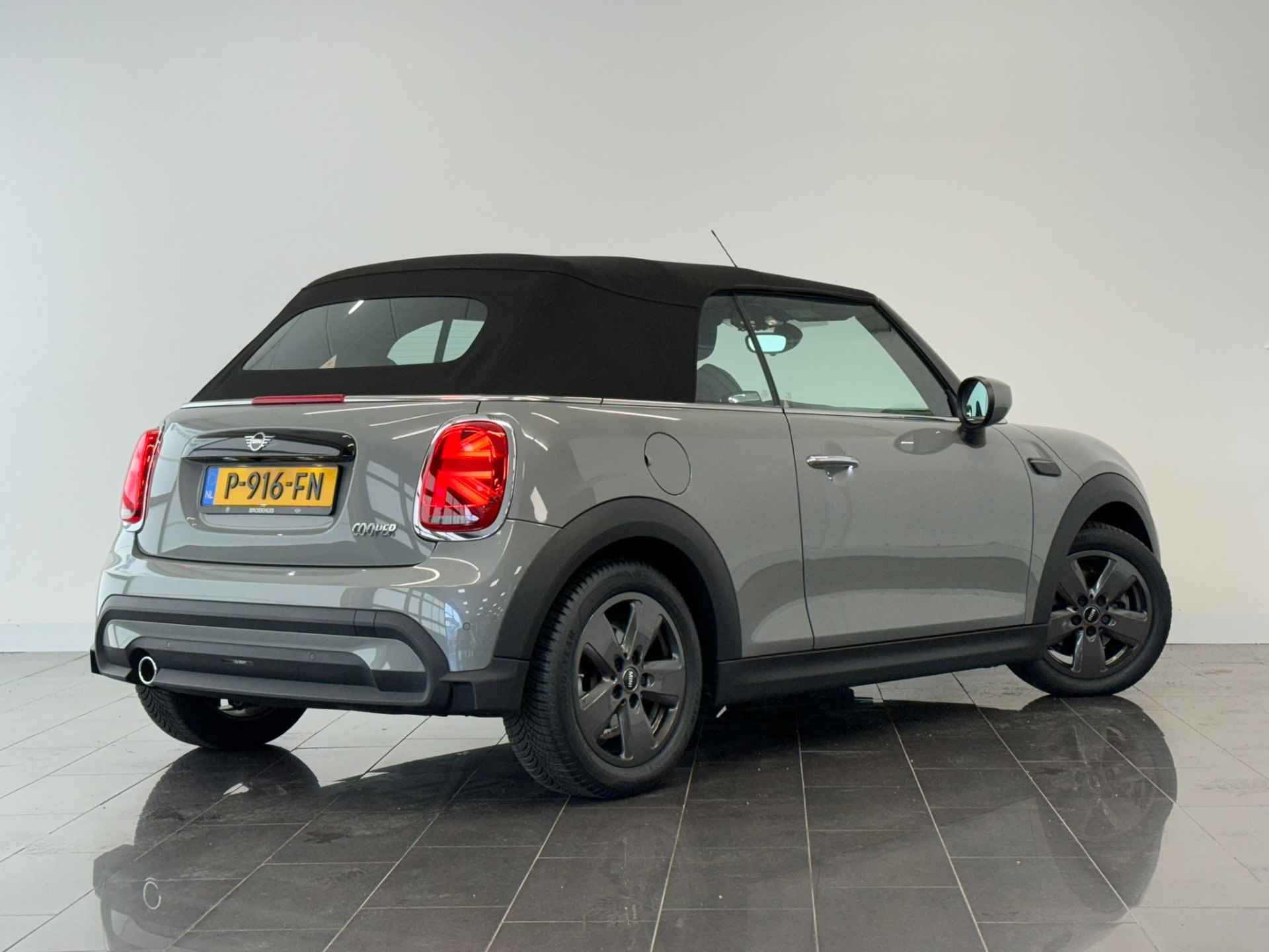 MINI Cabrio 1.5 Cooper Business Edition | Airco | Cruise control | Carplay | Leder | Alarm | DAB | LED | - 5/35