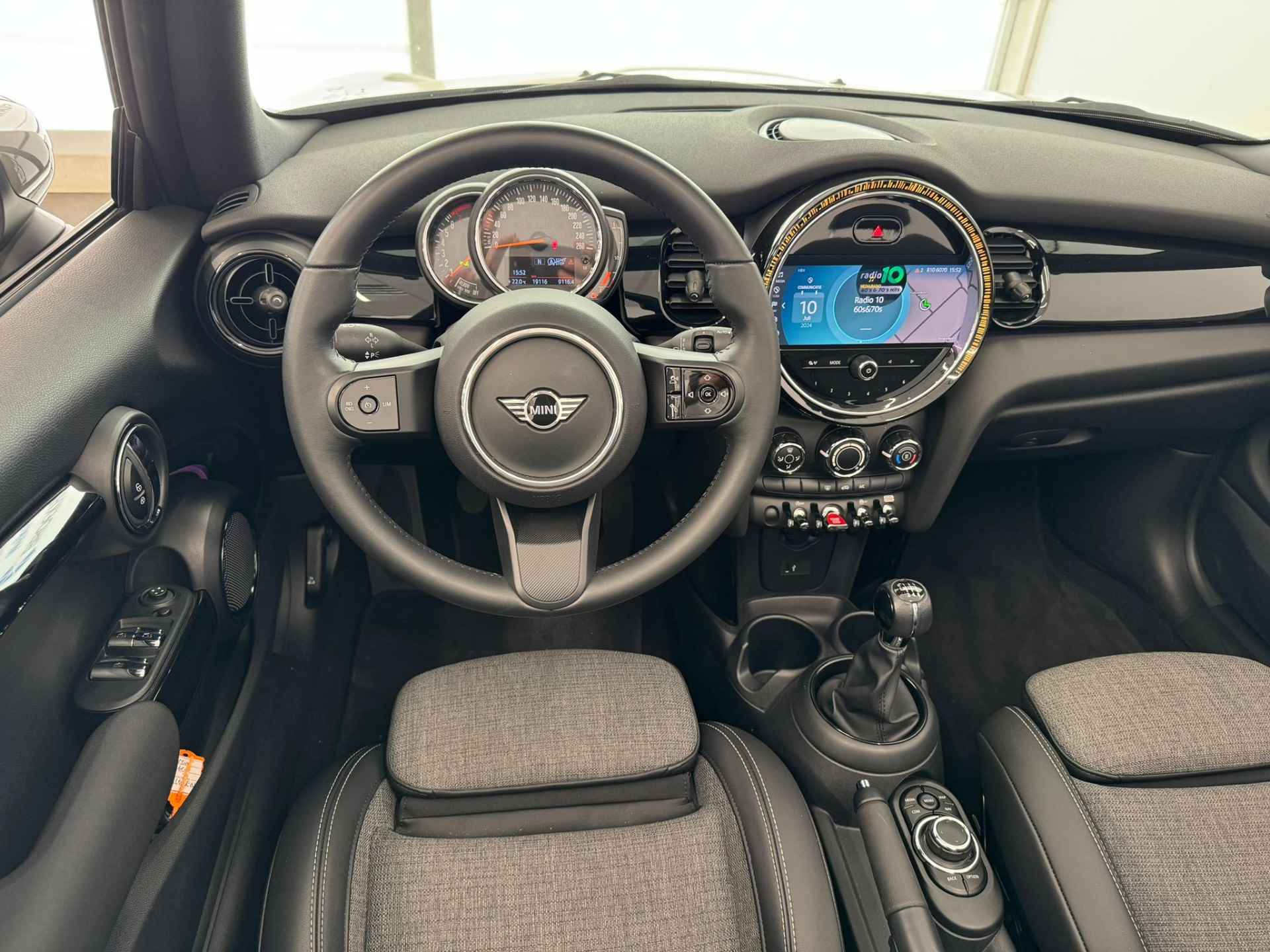 MINI Cabrio 1.5 Cooper Business Edition | Airco | Cruise control | Carplay | Leder | Alarm | DAB | LED | - 6/35