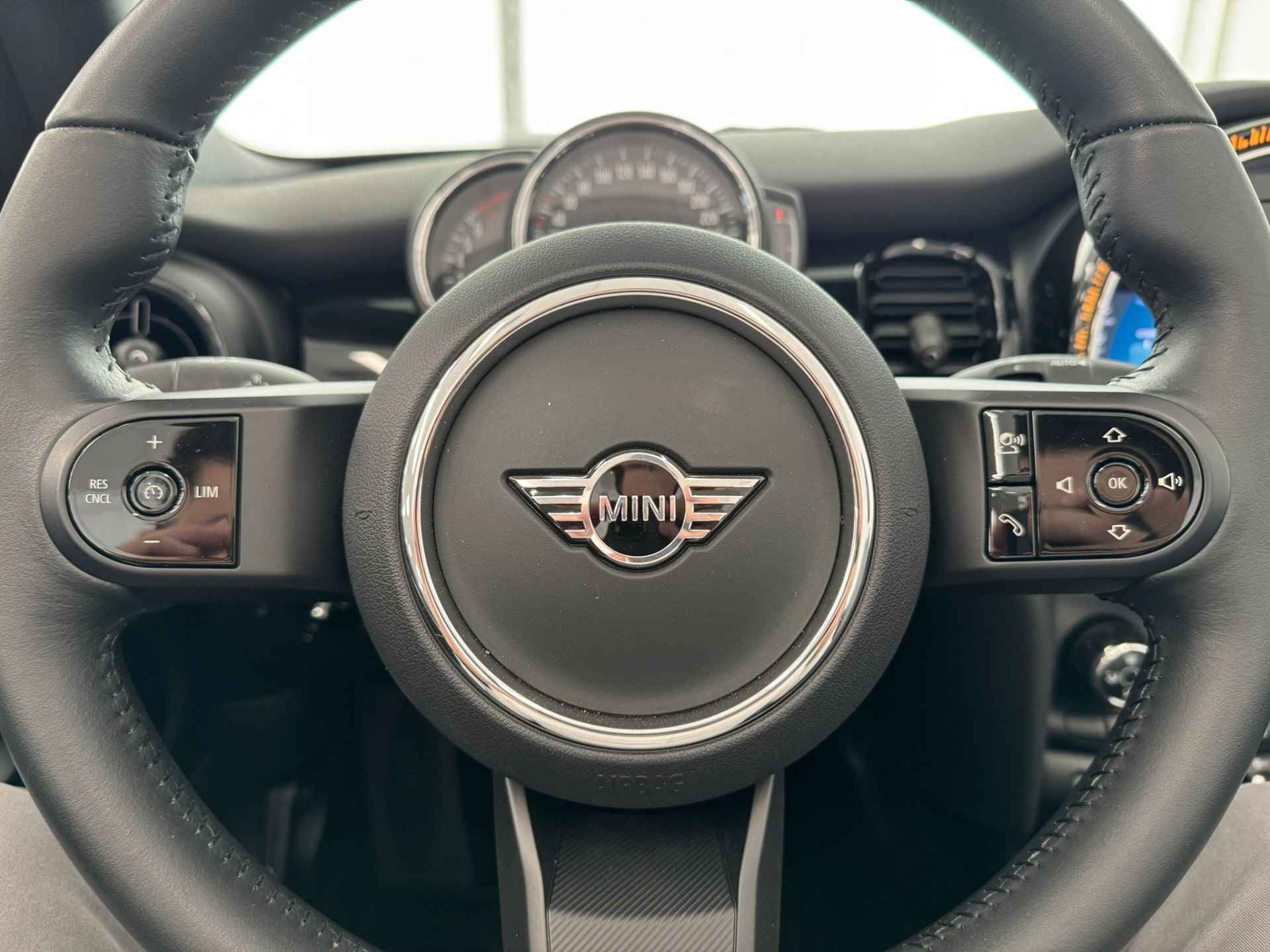 MINI Cabrio 1.5 Cooper Business Edition | Airco | Cruise control | Carplay | Leder | Alarm | DAB | LED | - 18/35