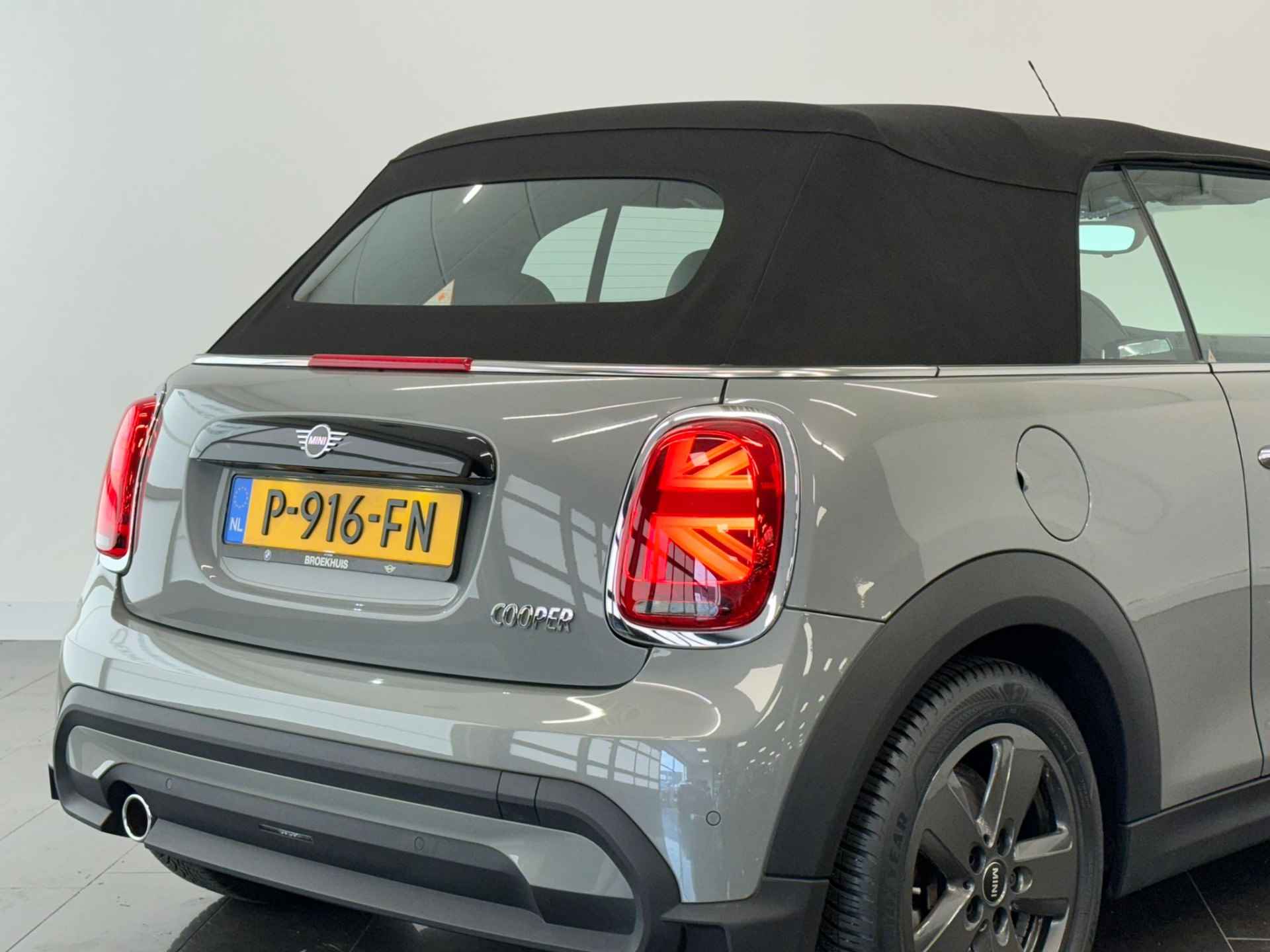 MINI Cabrio 1.5 Cooper Business Edition | Airco | Cruise control | Carplay | Leder | Alarm | DAB | LED | - 31/35