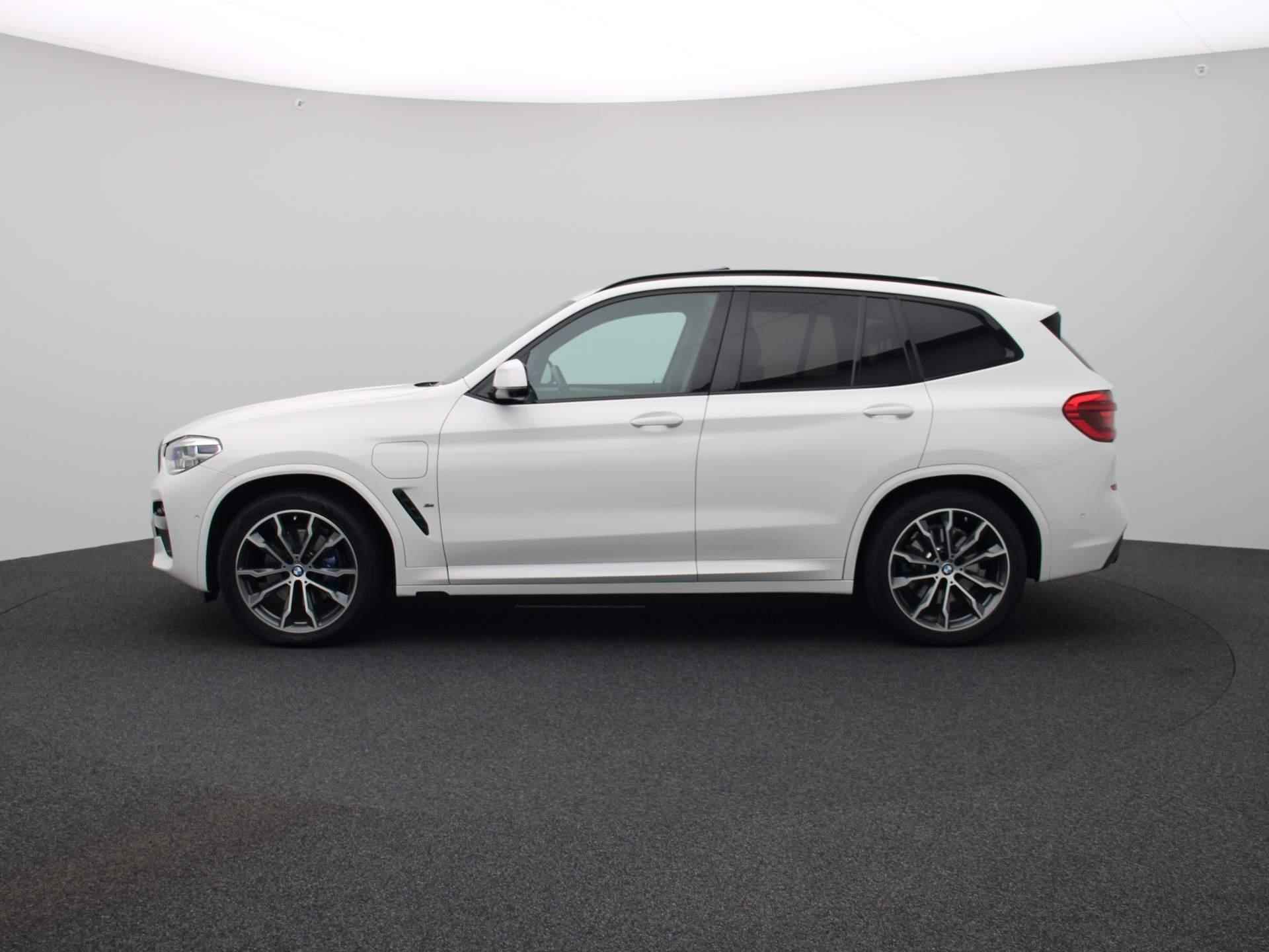 BMW X3 xDrive30e eDrive Edition M-sport | Lederen Bekleding | Navigatie | Schuifdak | Camera | Stuur + Stoelverwarming | - 4/43