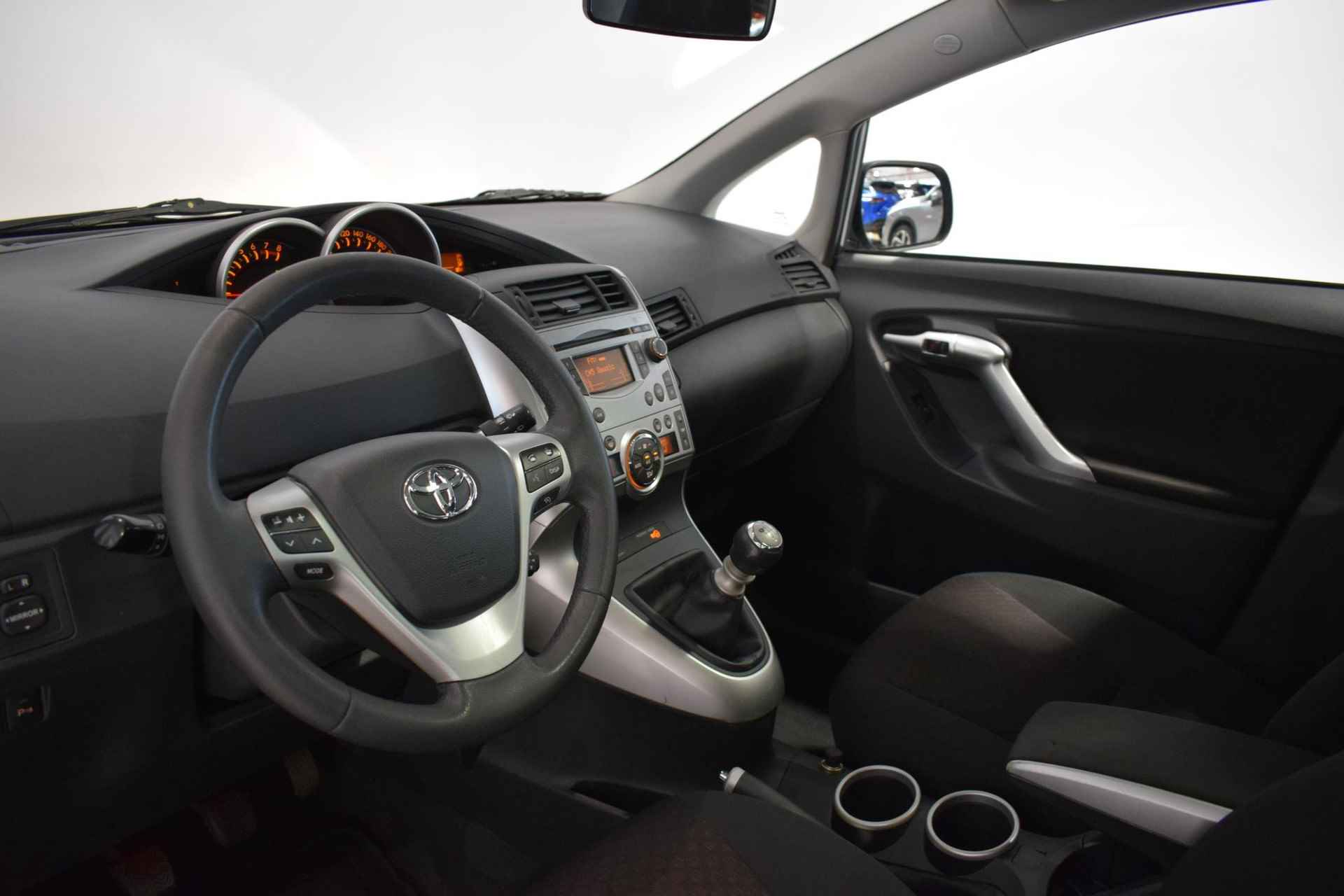 Toyota Verso 1.8 VVT-i Aspiration 7p. | Panorama dak | Parkeersensoren | Cruise-control | Climate control | Dealer onderhouden | - 12/37