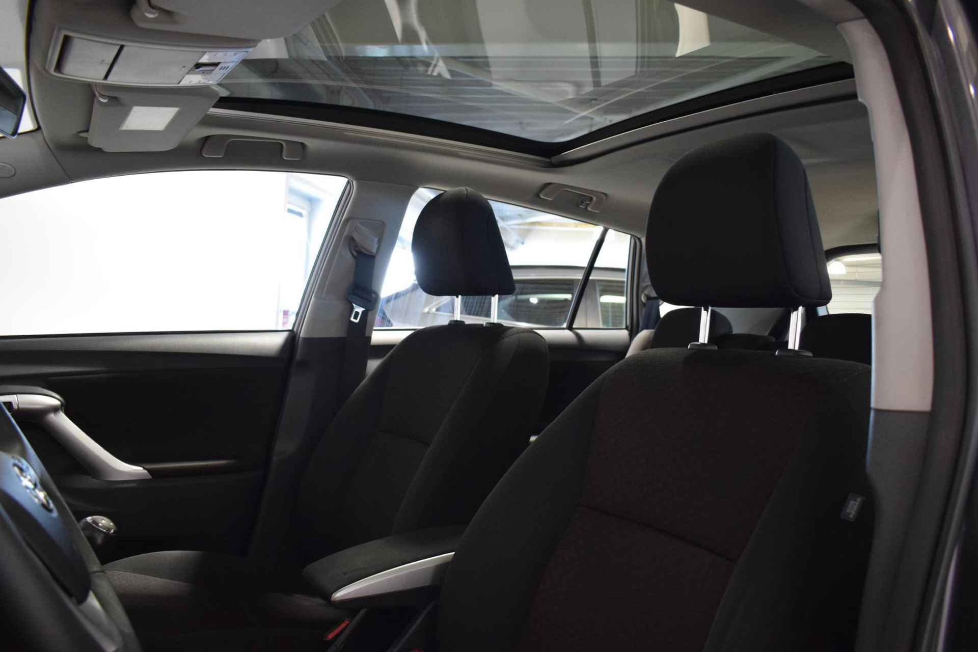 Toyota Verso 1.8 VVT-i Aspiration 7p. | Panorama dak | Parkeersensoren | Cruise-control | Climate control | Dealer onderhouden | - 13/37