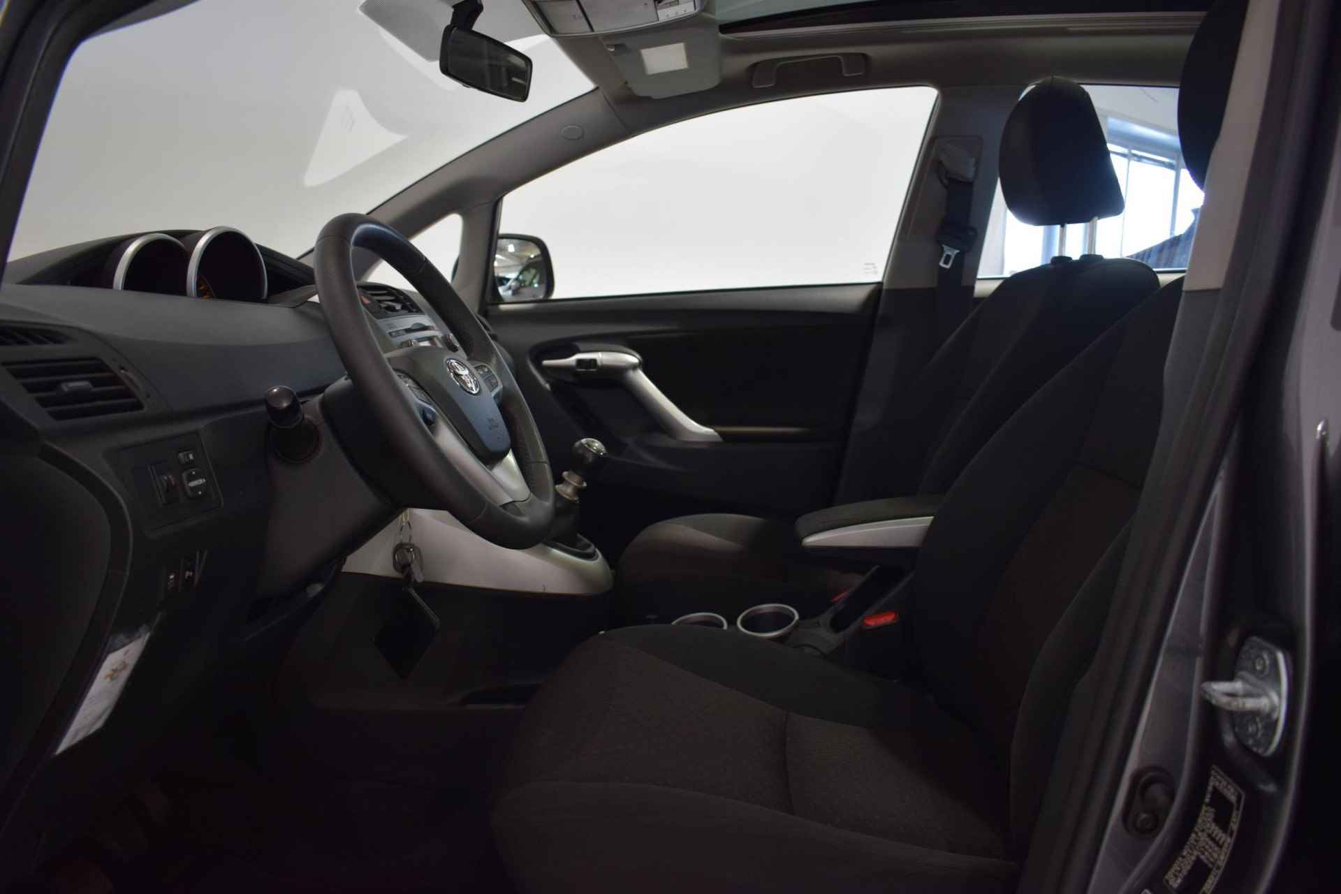 Toyota Verso 1.8 VVT-i Aspiration 7p. | Panorama dak | Parkeersensoren | Cruise-control | Climate control | Dealer onderhouden | - 14/37