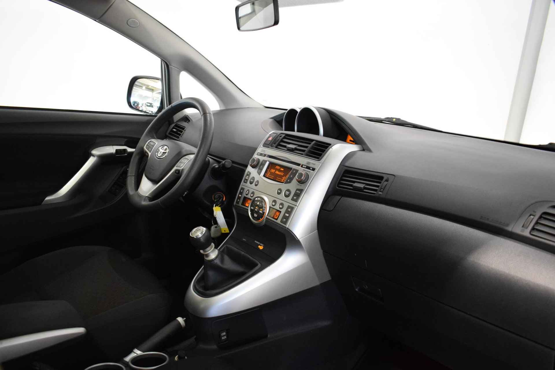 Toyota Verso 1.8 VVT-i Aspiration 7p. | Panorama dak | Parkeersensoren | Cruise-control | Climate control | Dealer onderhouden | - 22/37