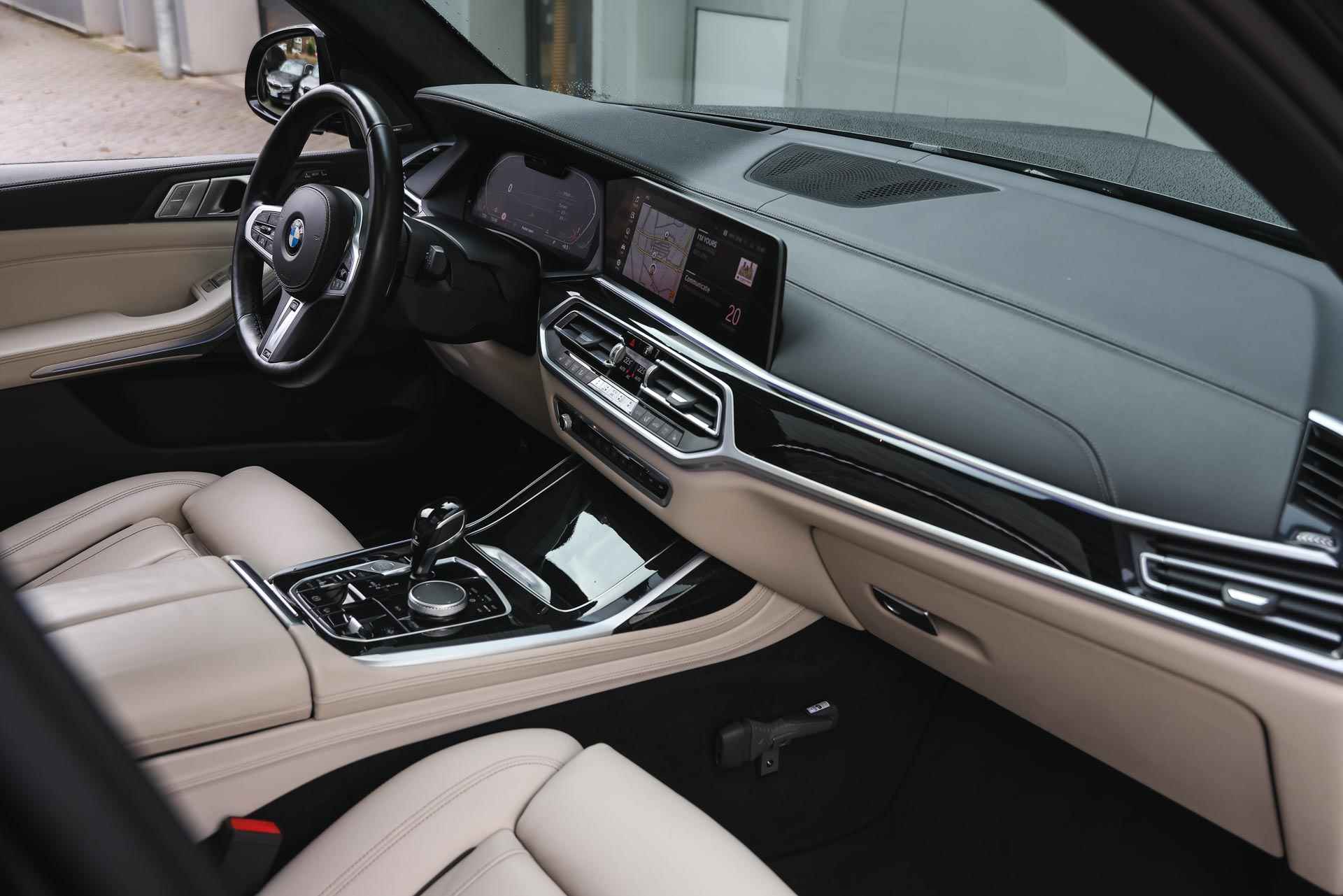 BMW X7 xDrive30d High Executive M Sport Automaat / Trekhaak / Driving Assistant Professional / Harman Kardon / Gesture Control / Comfortstoelen / Parking Assistant Plus / Soft Close - 11/50
