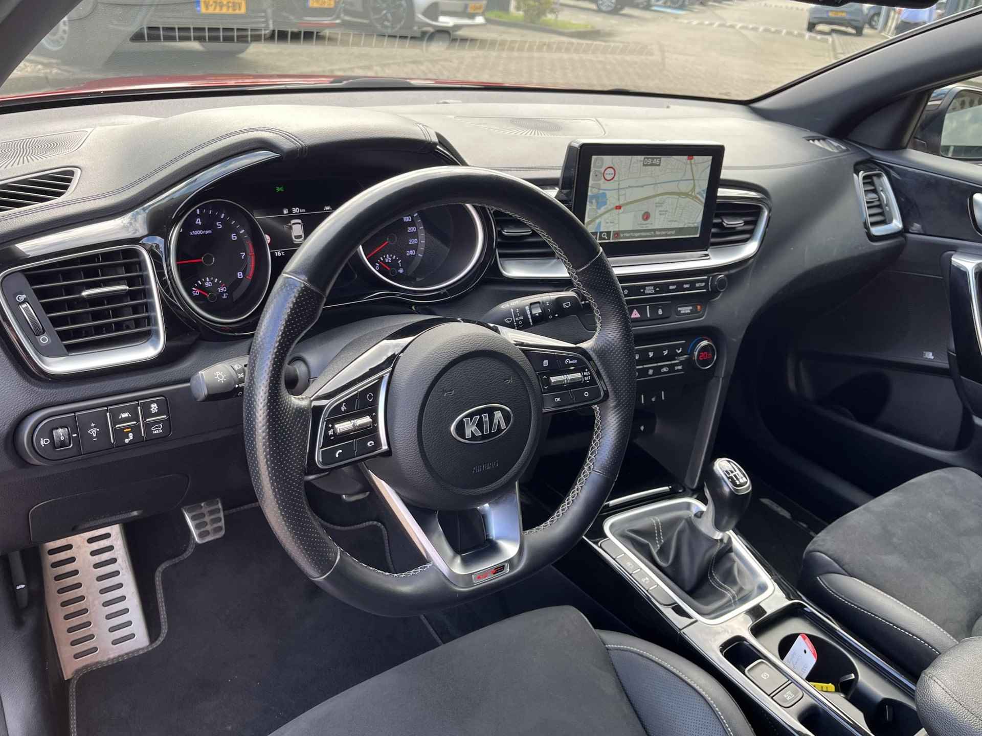 Kia ProCeed 1.0 T-GDI GT-PlusLine | Weekaanbieding! | Rijklaarprijs! | Panorama Dak Elektrisch | Climate Control | Navigatie | Cruise Control | JBL-Audio |  Alacantara Leder | Inclusief 12 mnd Garantie! | - 10/40