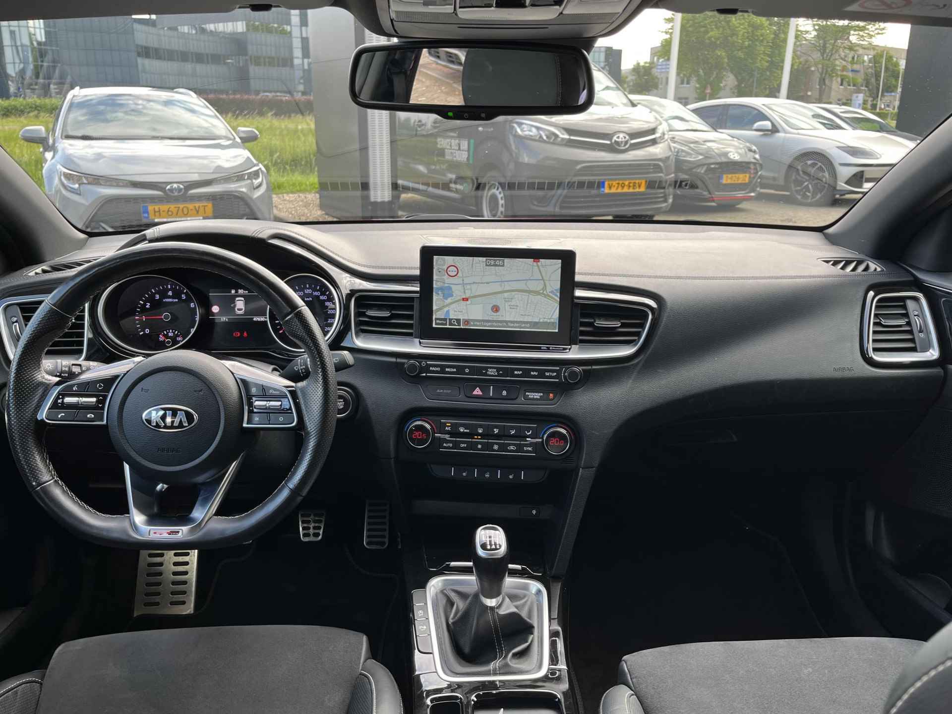 Kia ProCeed 1.0 T-GDI GT-PlusLine | Weekaanbieding! | Rijklaarprijs! | Panorama Dak Elektrisch | Climate Control | Navigatie | Cruise Control | JBL-Audio |  Alacantara Leder | Inclusief 12 mnd Garantie! | - 11/40