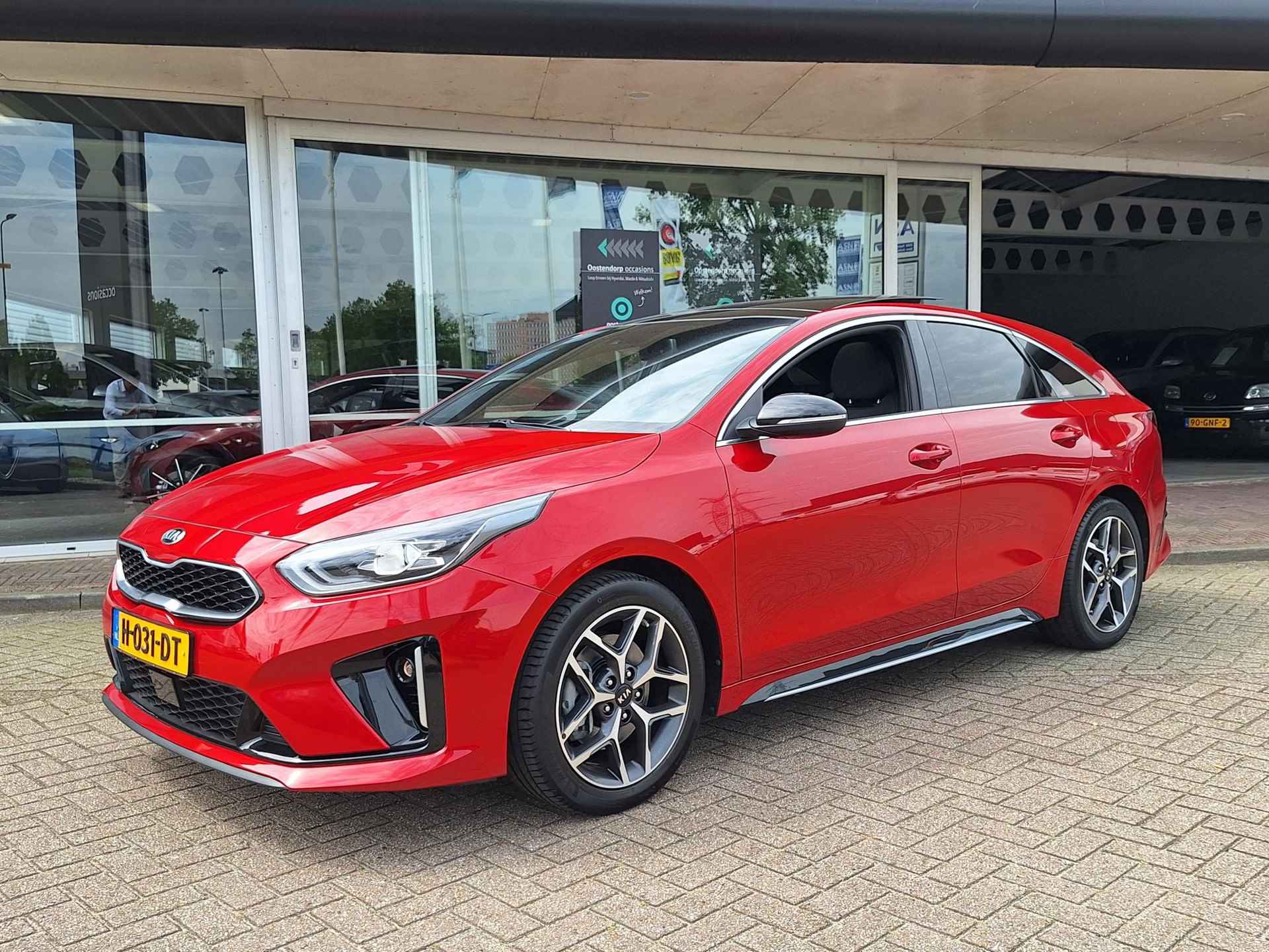 Kia ProCeed 1.0 T-GDI GT-PlusLine | Weekaanbieding! | Rijklaarprijs! | Panorama Dak Elektrisch | Climate Control | Navigatie | Cruise Control | JBL-Audio |  Alacantara Leder | Inclusief 12 mnd Garantie! | - 34/40