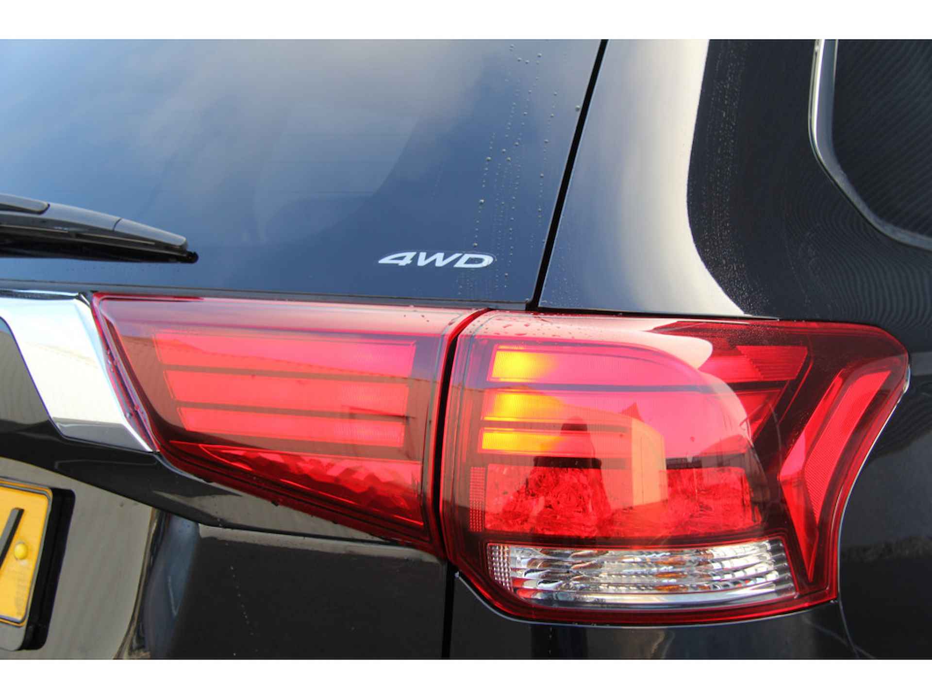 Mitsubishi Outlander 2.0 PHEV 4WD Platinum /LED/Camera/Trekhaak/18" - 19/36