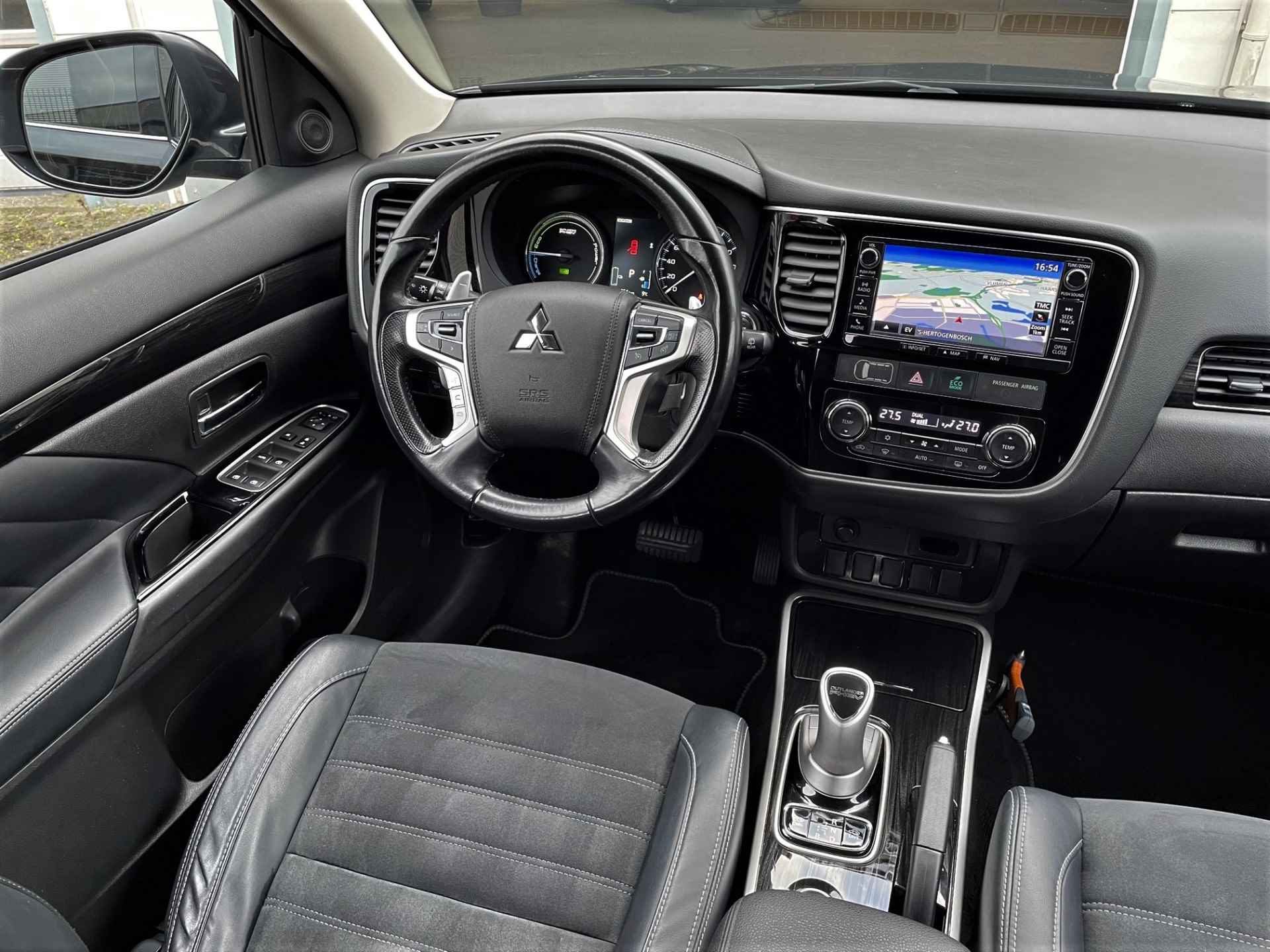 Mitsubishi Outlander 2.0 PHEV 4WD Platinum /LED/Camera/Trekhaak/18" - 28/36