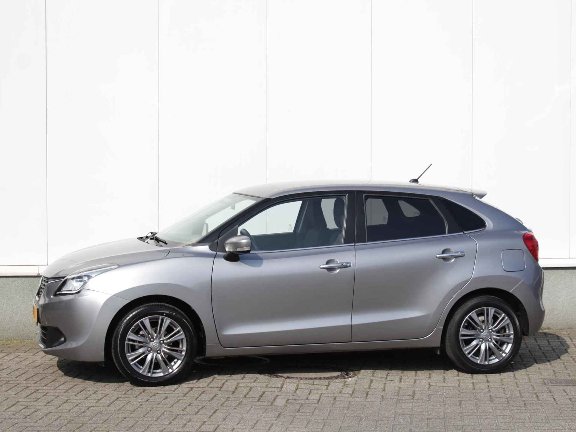 Suzuki Baleno 1.0 Boosterjet High Executive | Navi | Cruise | Clima - 2/22