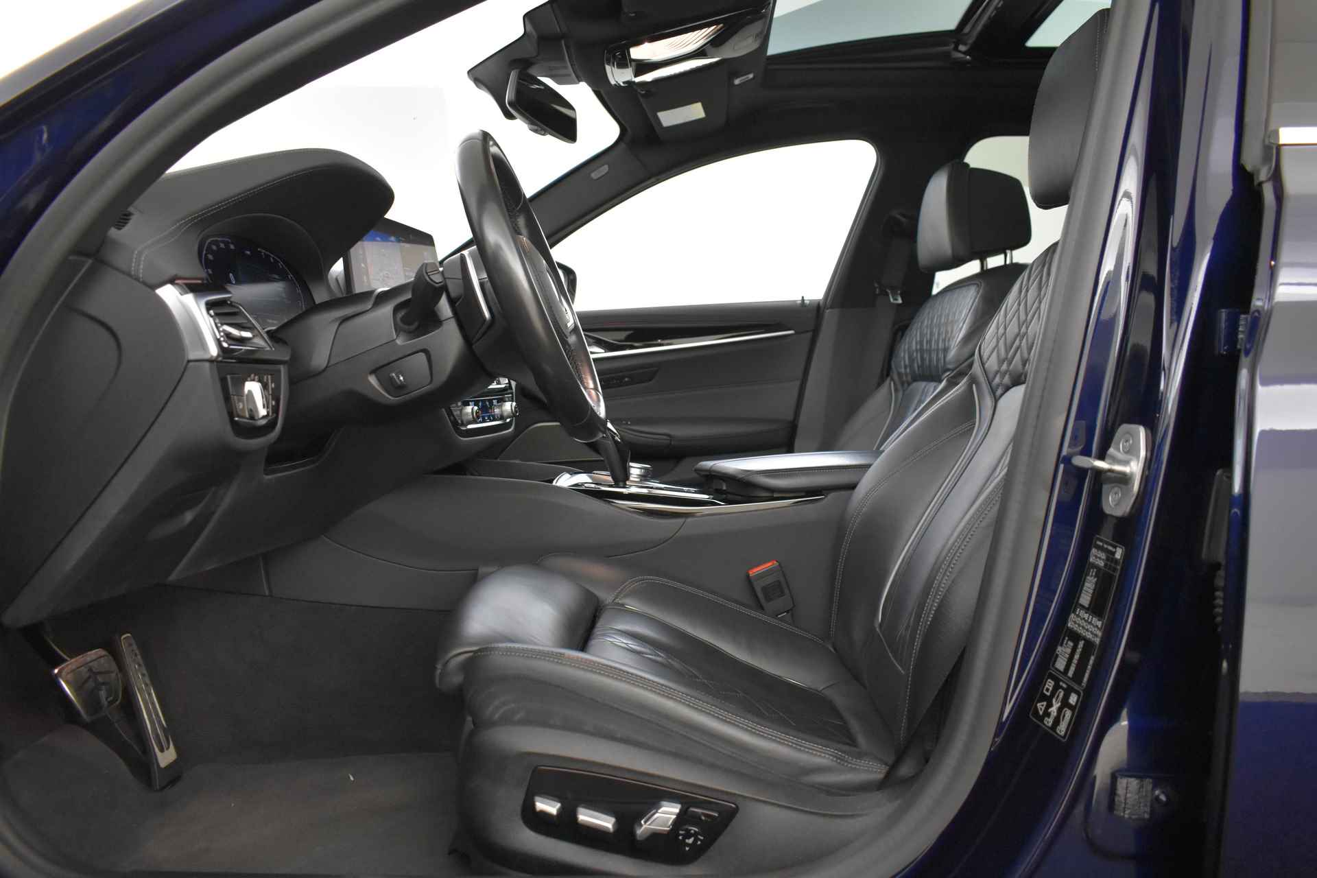 BMW 5 Serie Touring 540i xDrive High Executive M Sport Automaat / Panoramadak / Laserlight / Head-Up / Live Cockpit Professional / M Sportonderstel / Comfortstoelen / Harman Kardon - 5/55